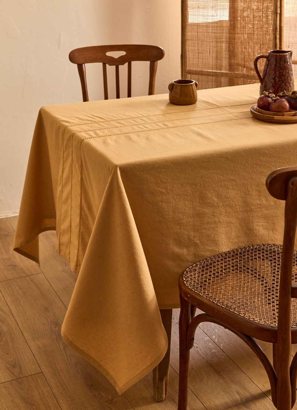 NAPPE BRODÉE AU CENTRE AVEC POINT TON SUR TON OSIER