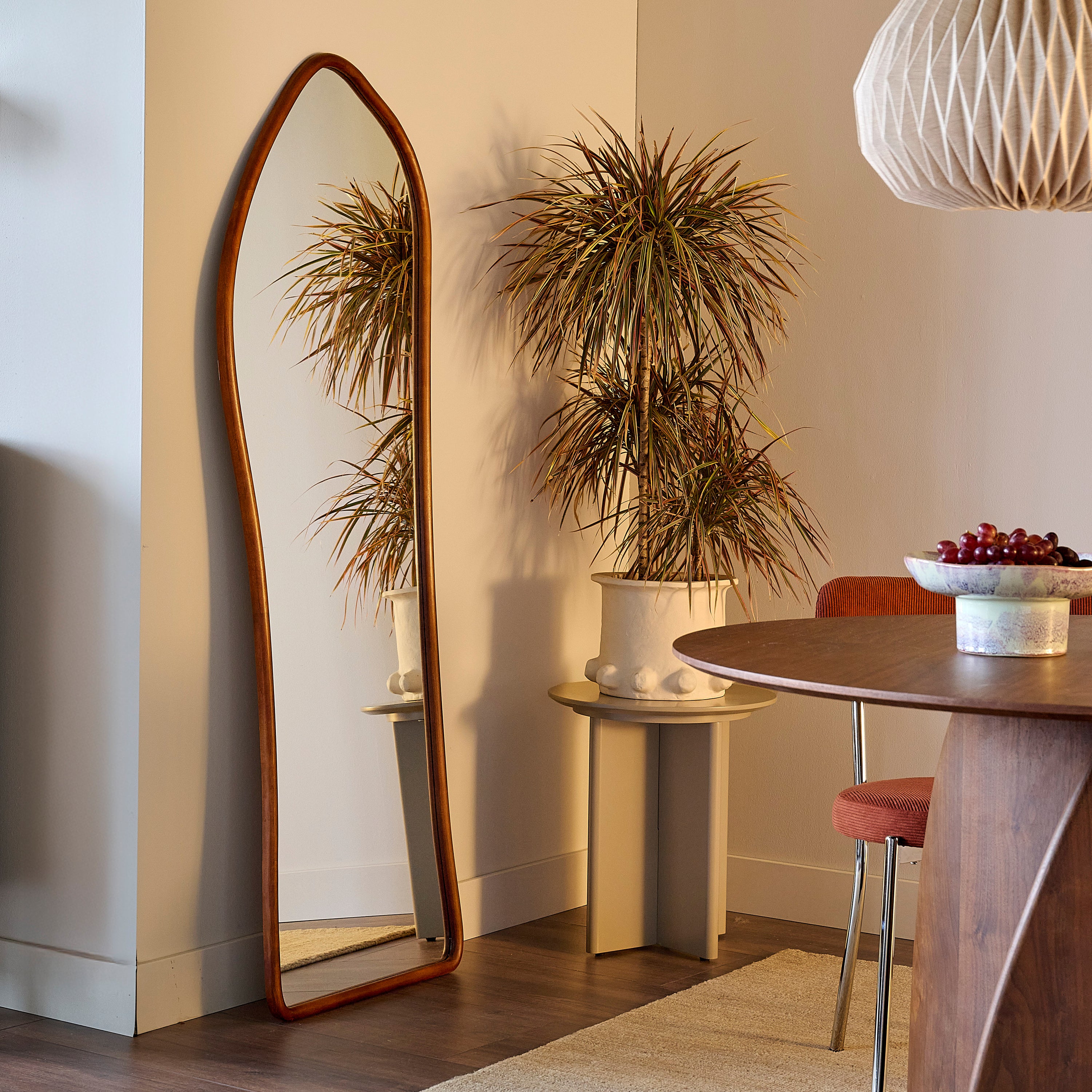 by fonQ Orbis Spiegel - Walnoot