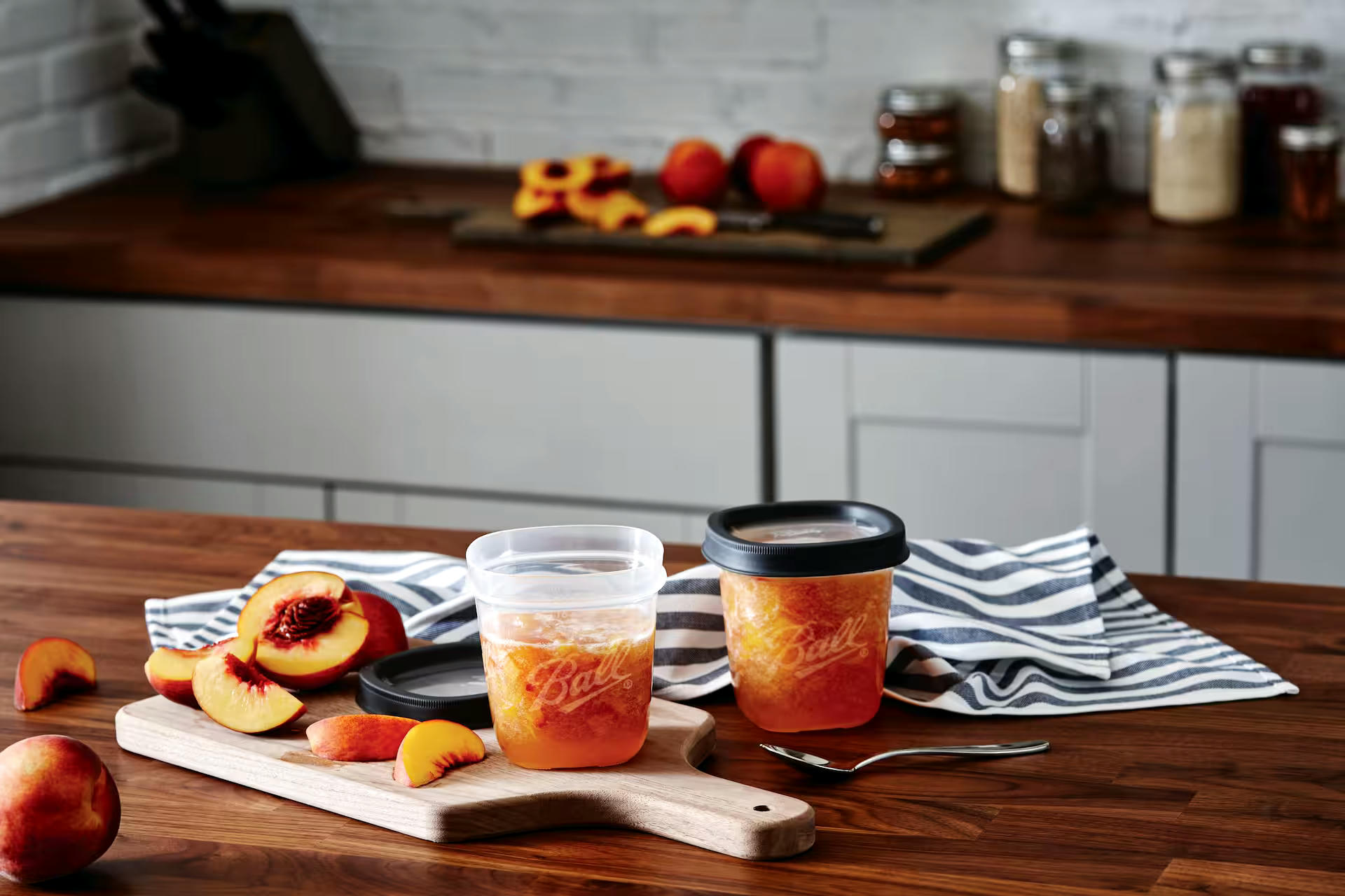 Ball Stackable Freezer Jars, Plastic Snap-On Lid, BPA-Free, 473 ml, 2 Count
