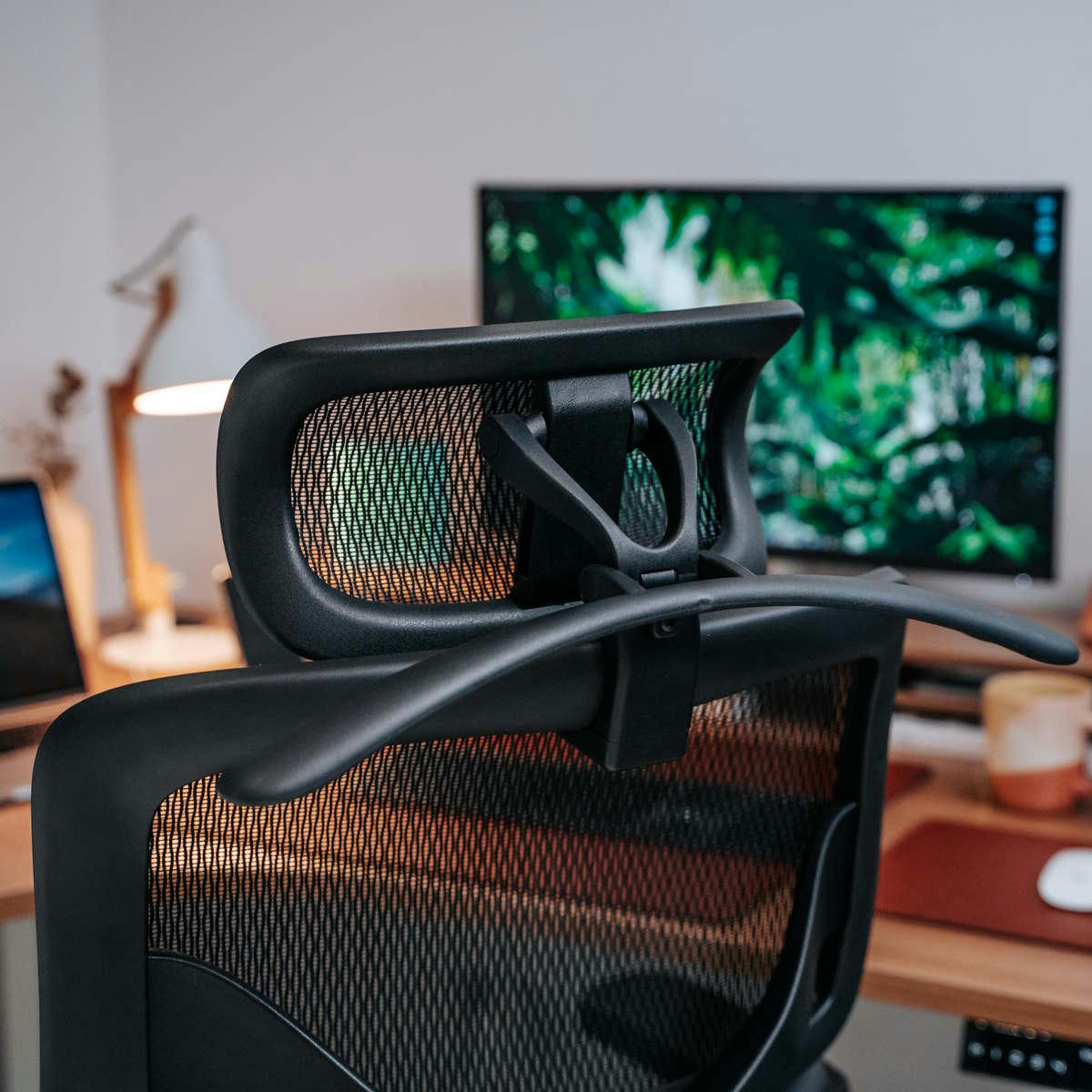 WAVE - Chaise ergonomique de bureau avec repose-pied noire