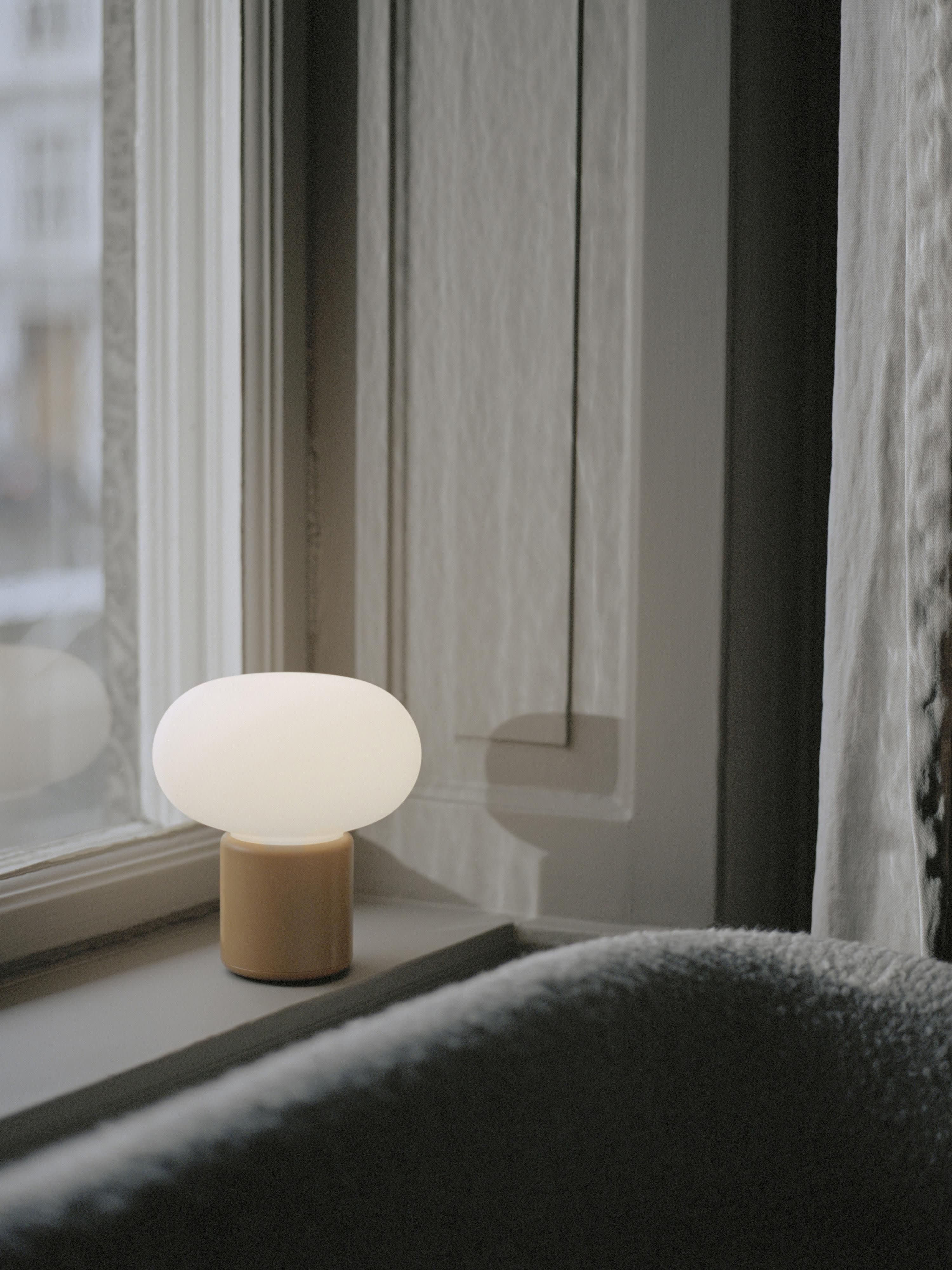 Kleine mobile Tischlampe Karl-Johan, dimmbar