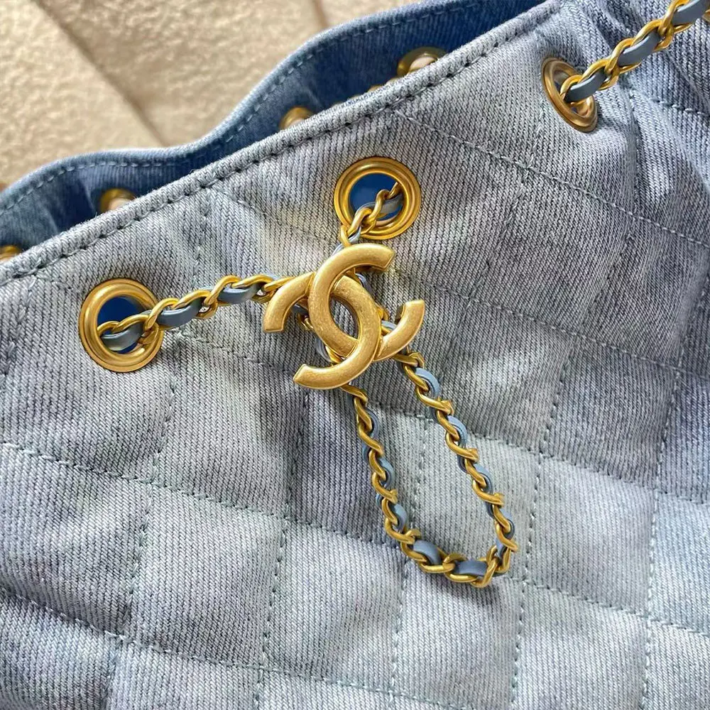CHANEL 25 Small Handbag