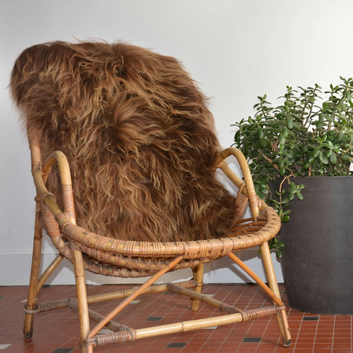 - Tapis en peau de mouton marron méchée