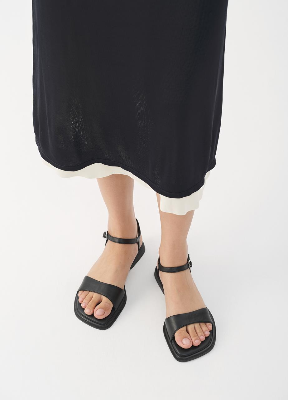 Izzy Sandals