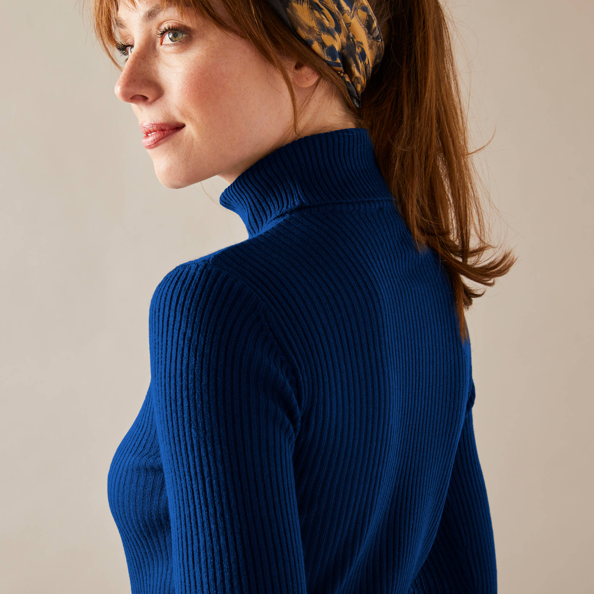 Pull col roulé, maille c&ocirc;telée