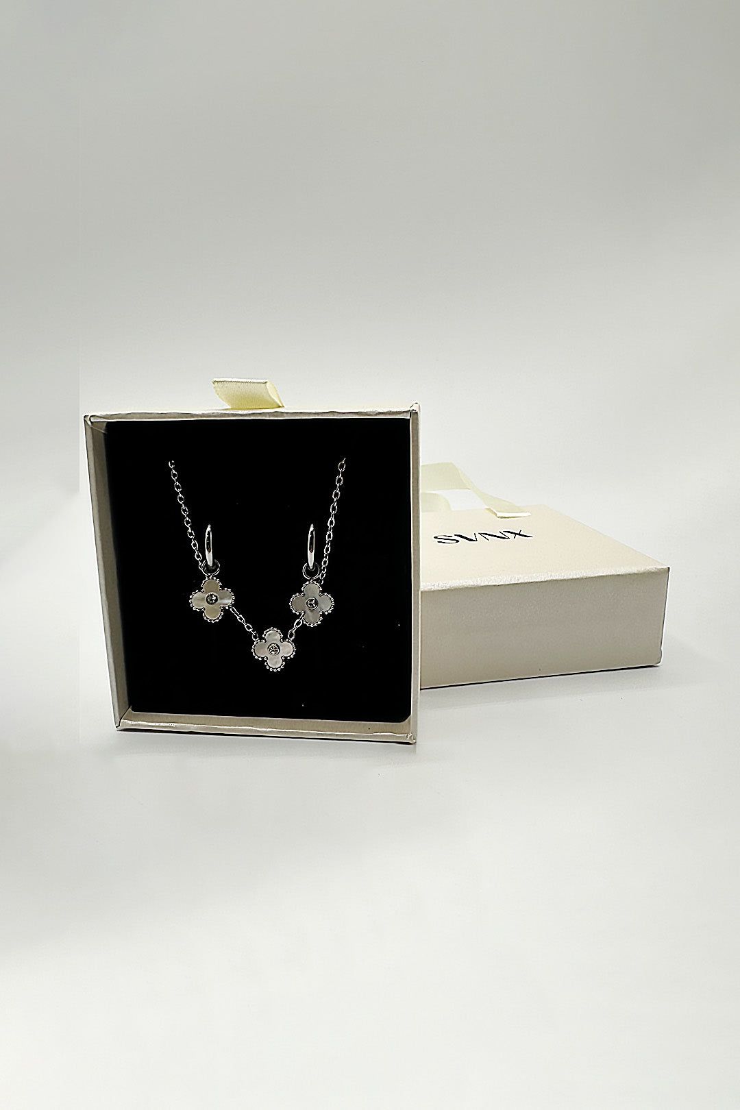 SVNX Mini Clover Necklace & Hoop Earrings