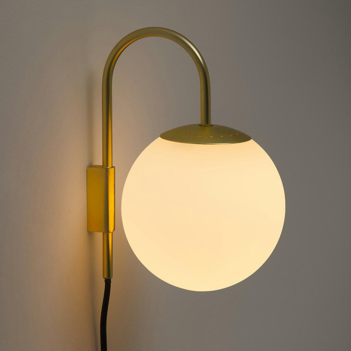 Applique laiton et verre opaline, Moricio