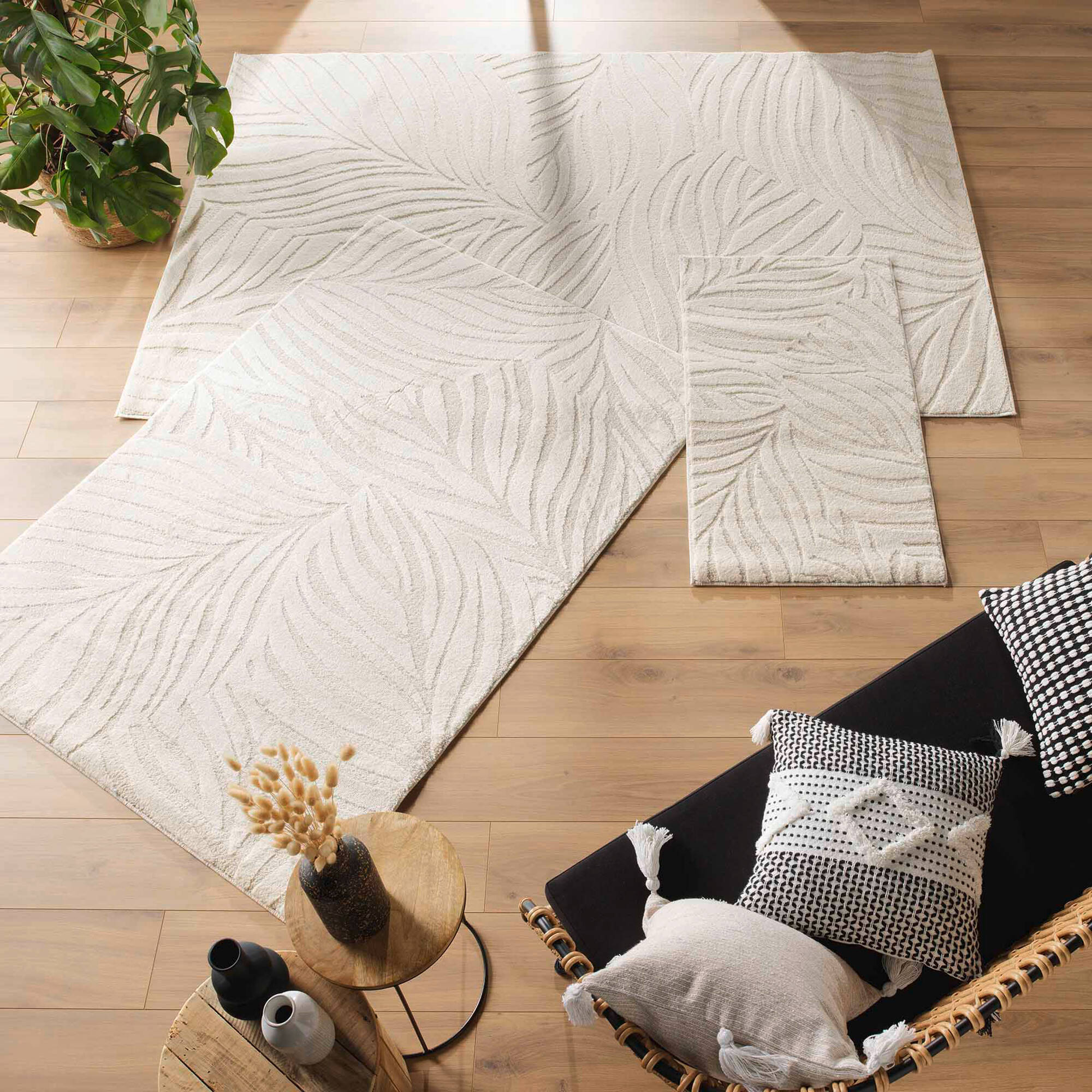 Tapis rectangulaire, motif végétal en relief