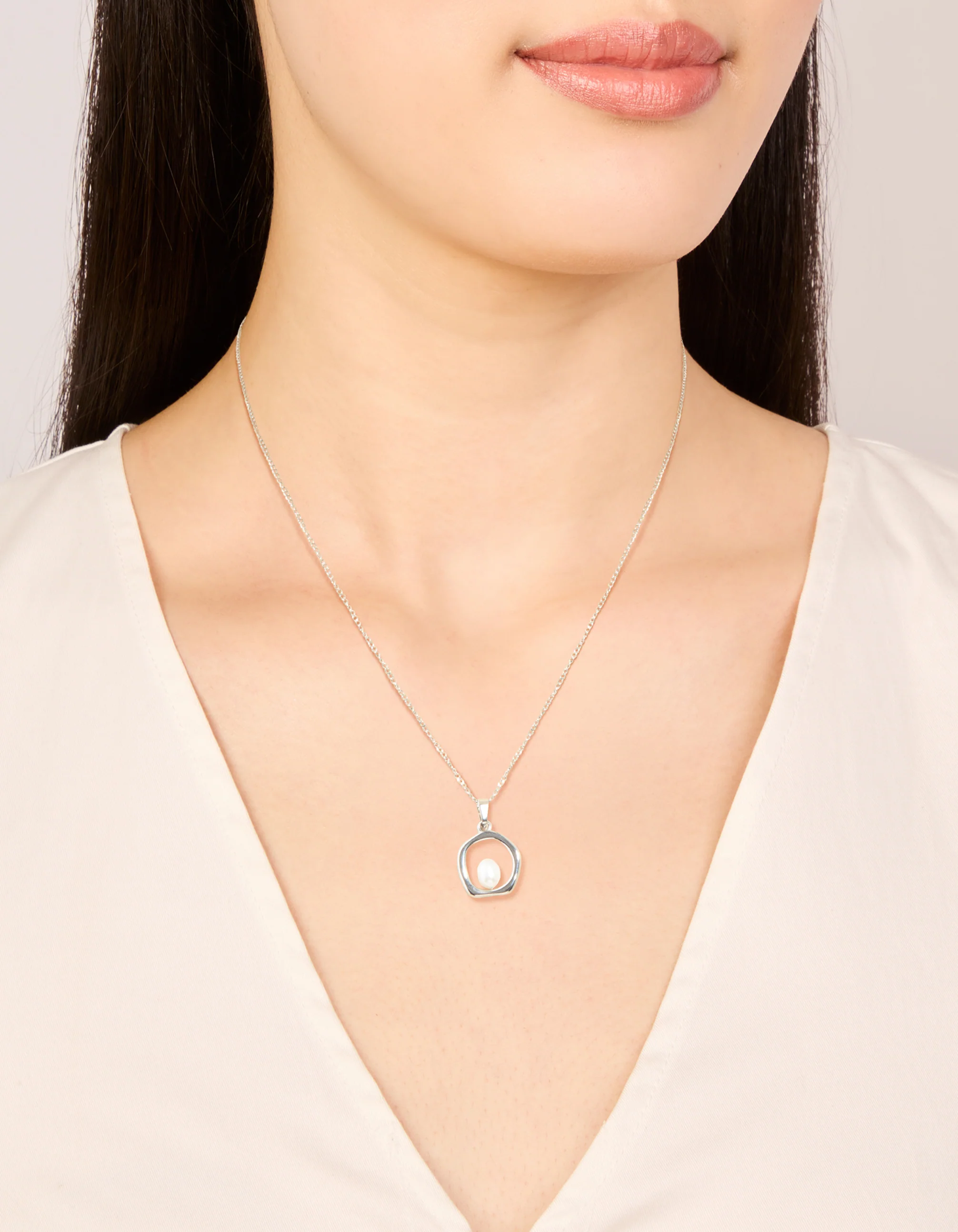 Waterproof Stainless Steel Freshwater Molten Hoop Pearl Centre Pendant Necklace