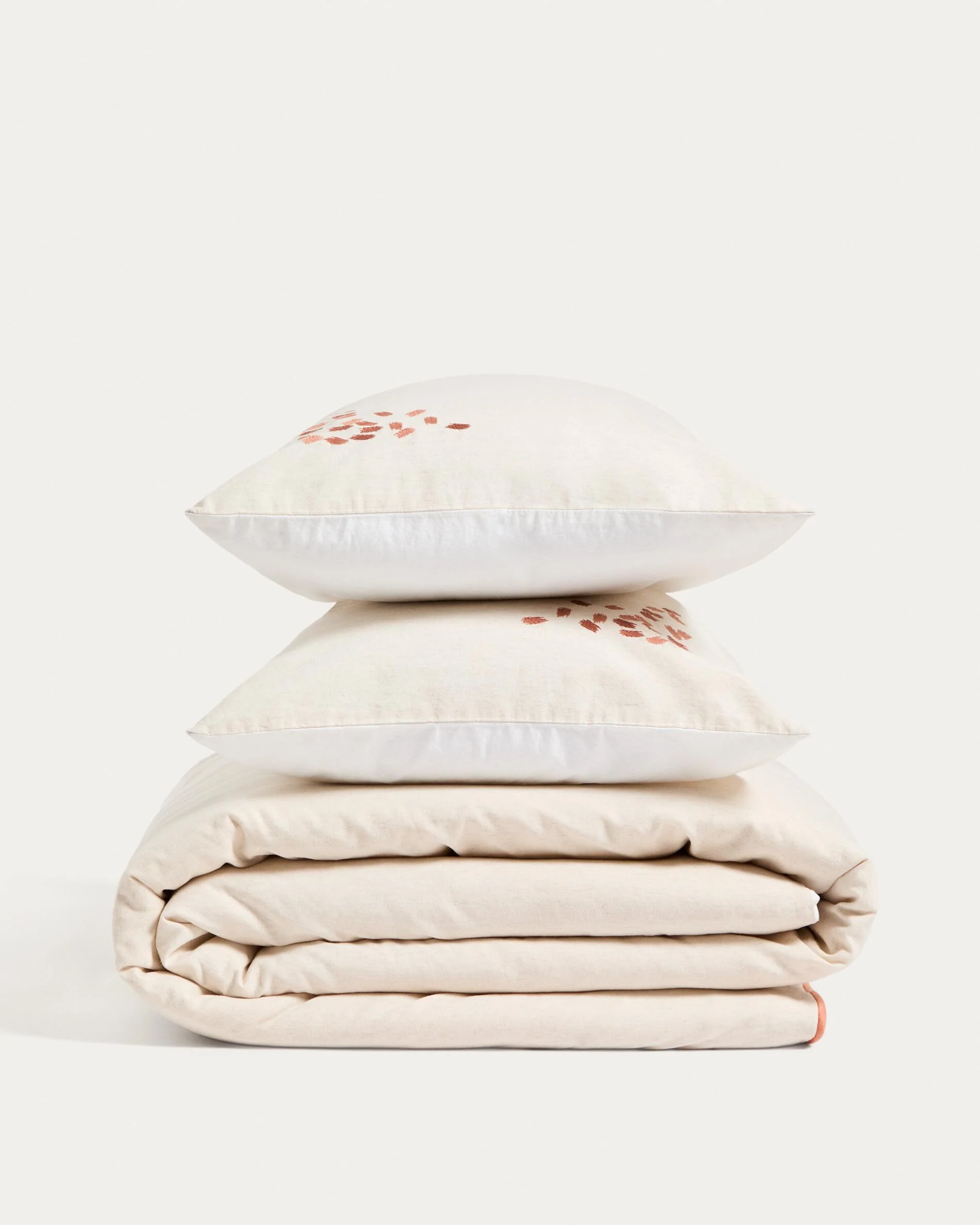 Virelda duvet cover and pillowcase set in beige cotton and linen with embroidered detail for 180cm bed