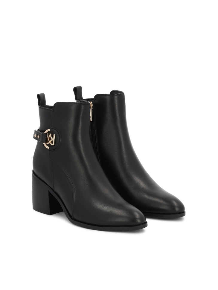 Leather boots with a wide heel