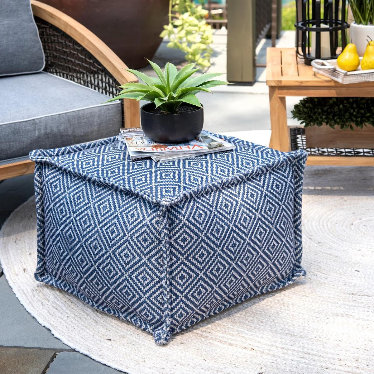 Nuloom Amalfi Aztec Print Indoor/Outdoor Ottoman Pouf
