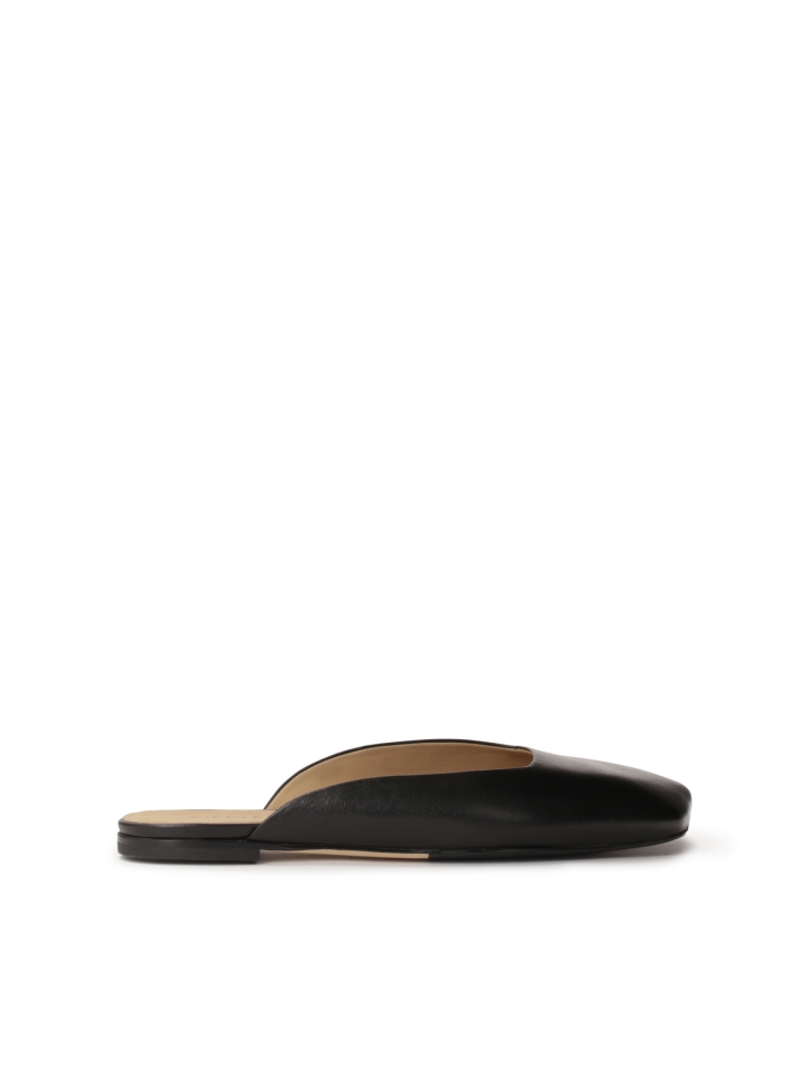 Slip-on black slides with square front