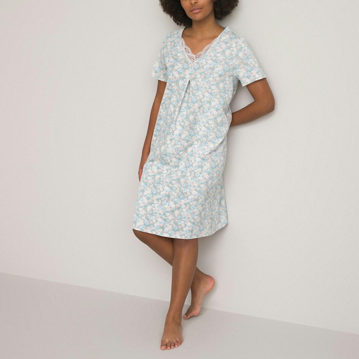 Chemise de nuit imprimée, détail dentelle