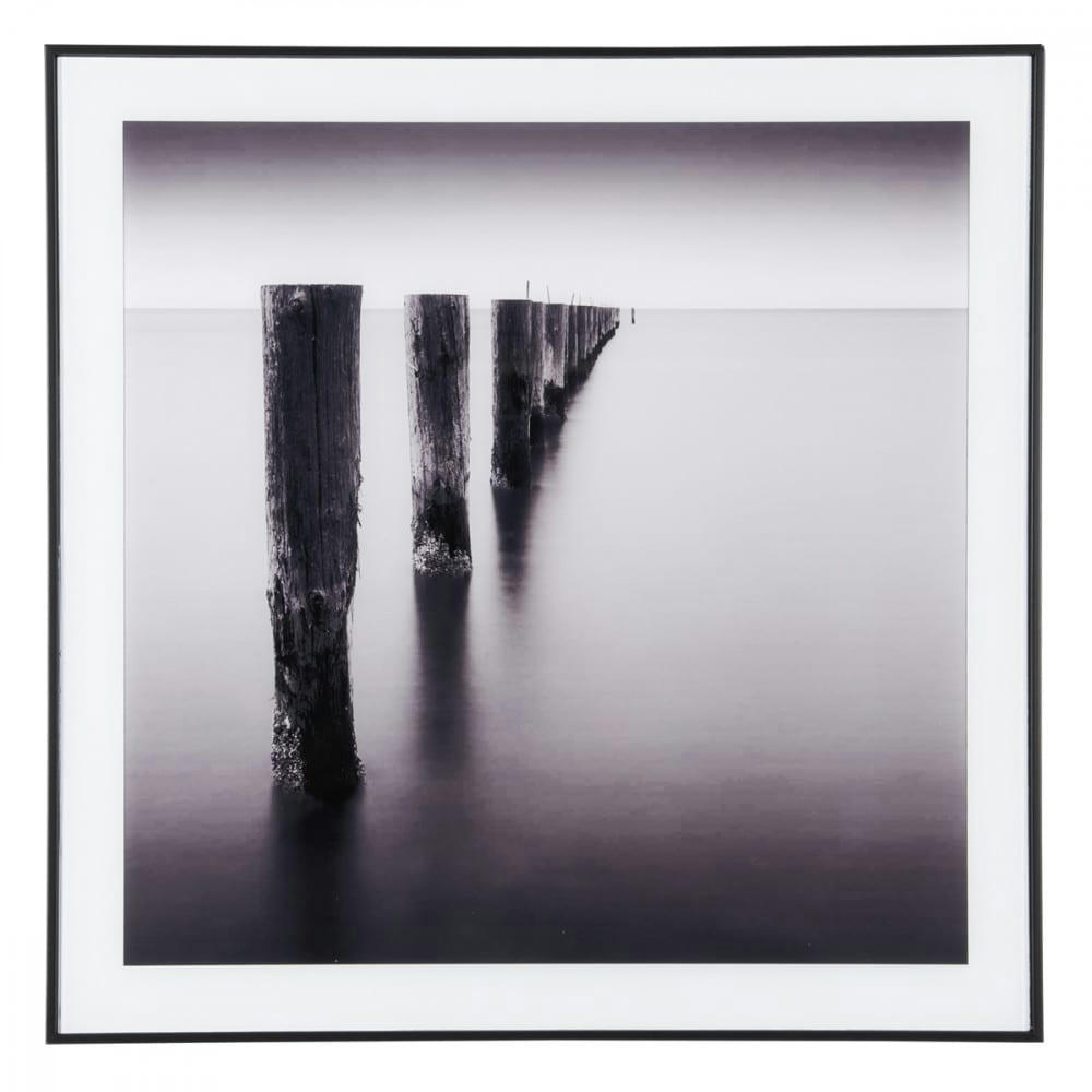 - Cadre et photo d'art noir et blanc poteaux dans l'eau verre noir