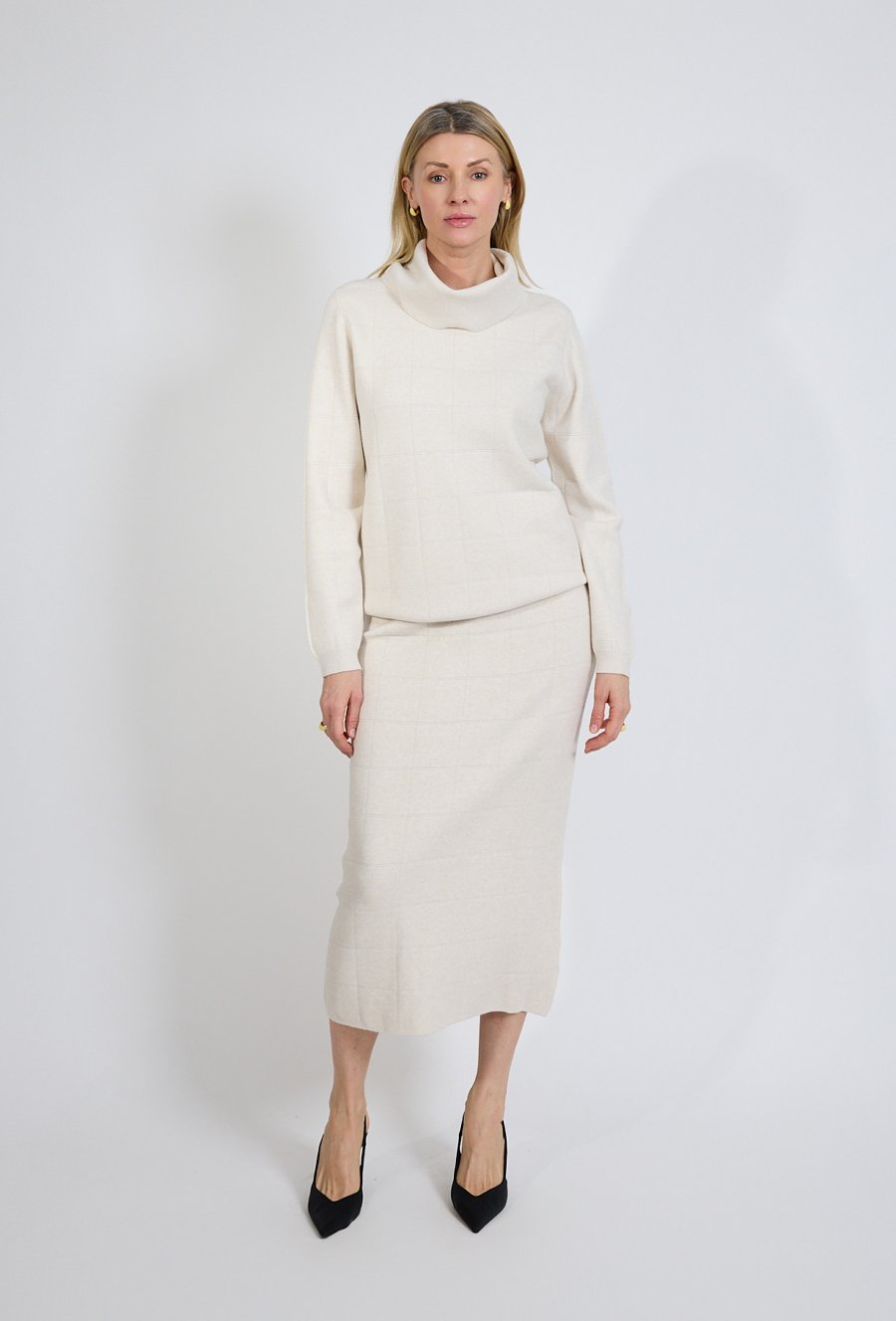 Sweter damski beżowy z golfem elegancki