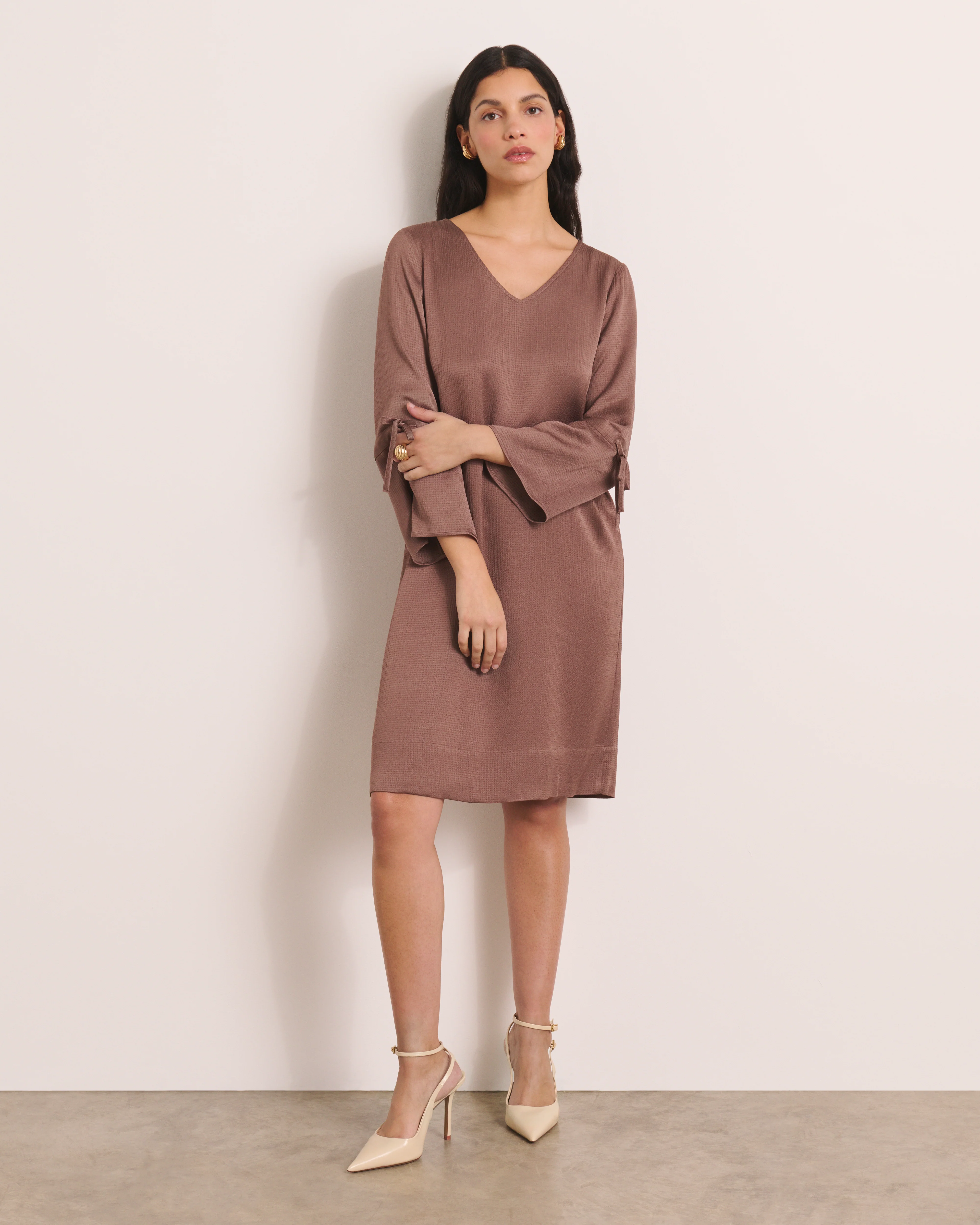 Robe droite marron encolure V RIO/13220/053