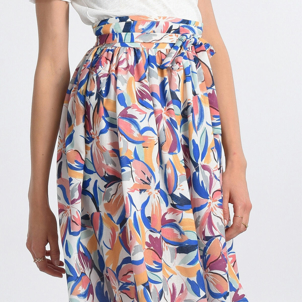 Jupe midi imprimé floral avec nœud devant