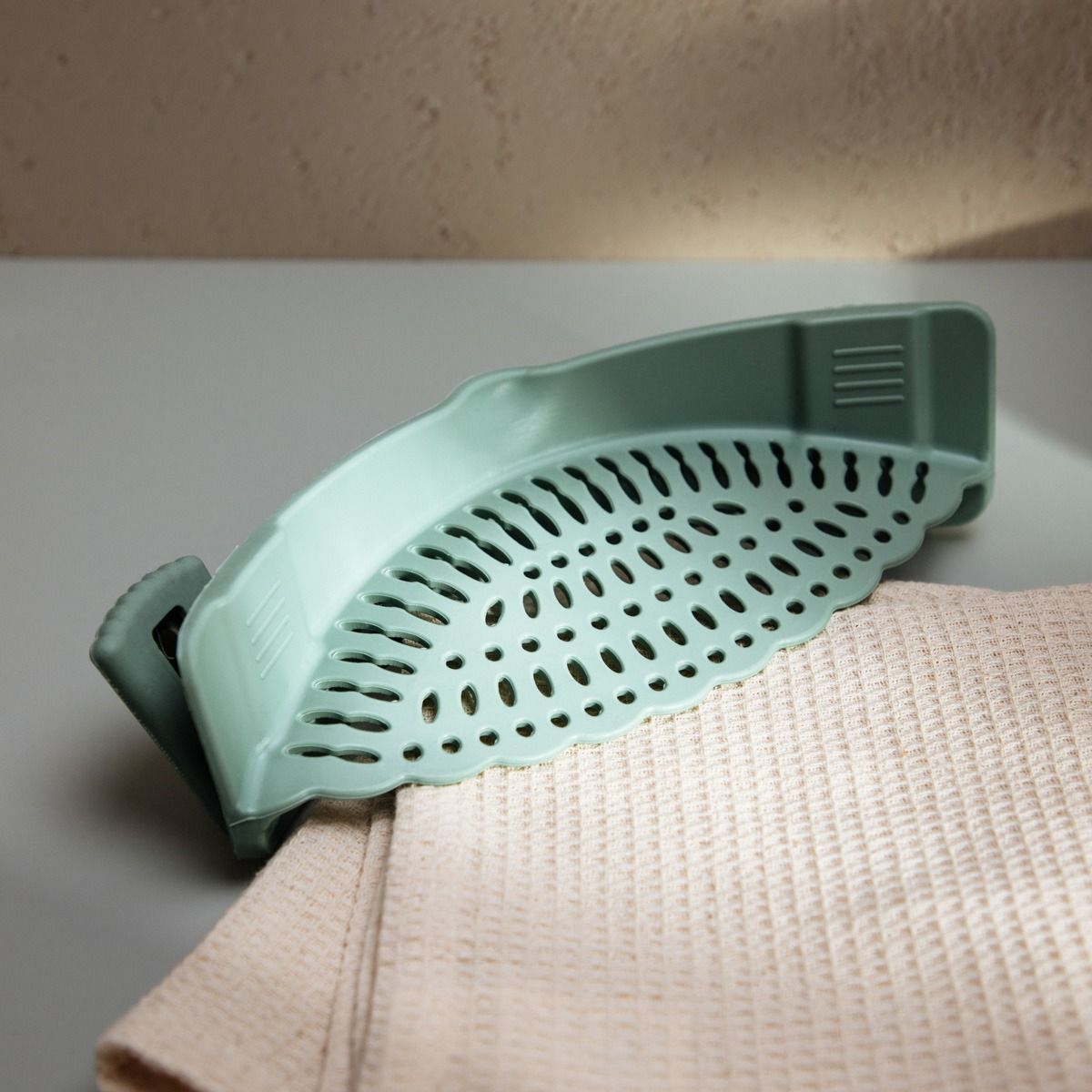Durszlak EASY COOK silikonowy na klipsach 22x8 cm