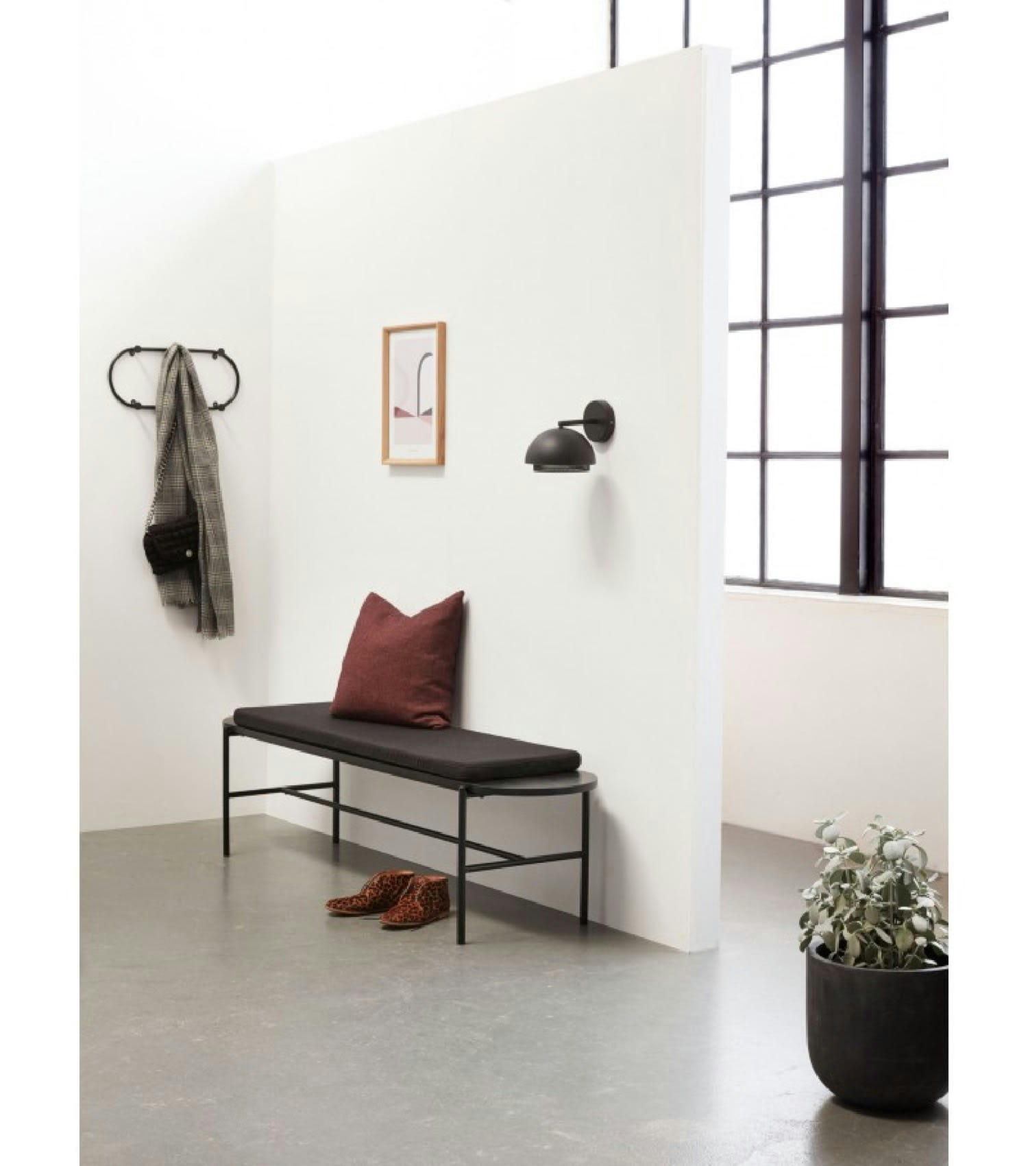 DESIGN - Applique murale en métal noir ronde