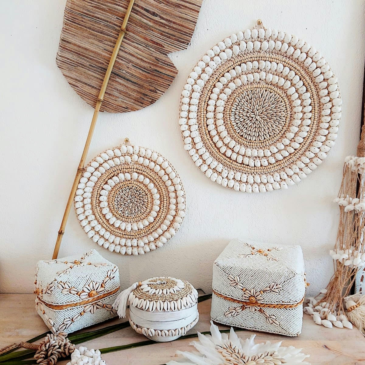 SARIA - Décoration murale en coquillages D30 cm