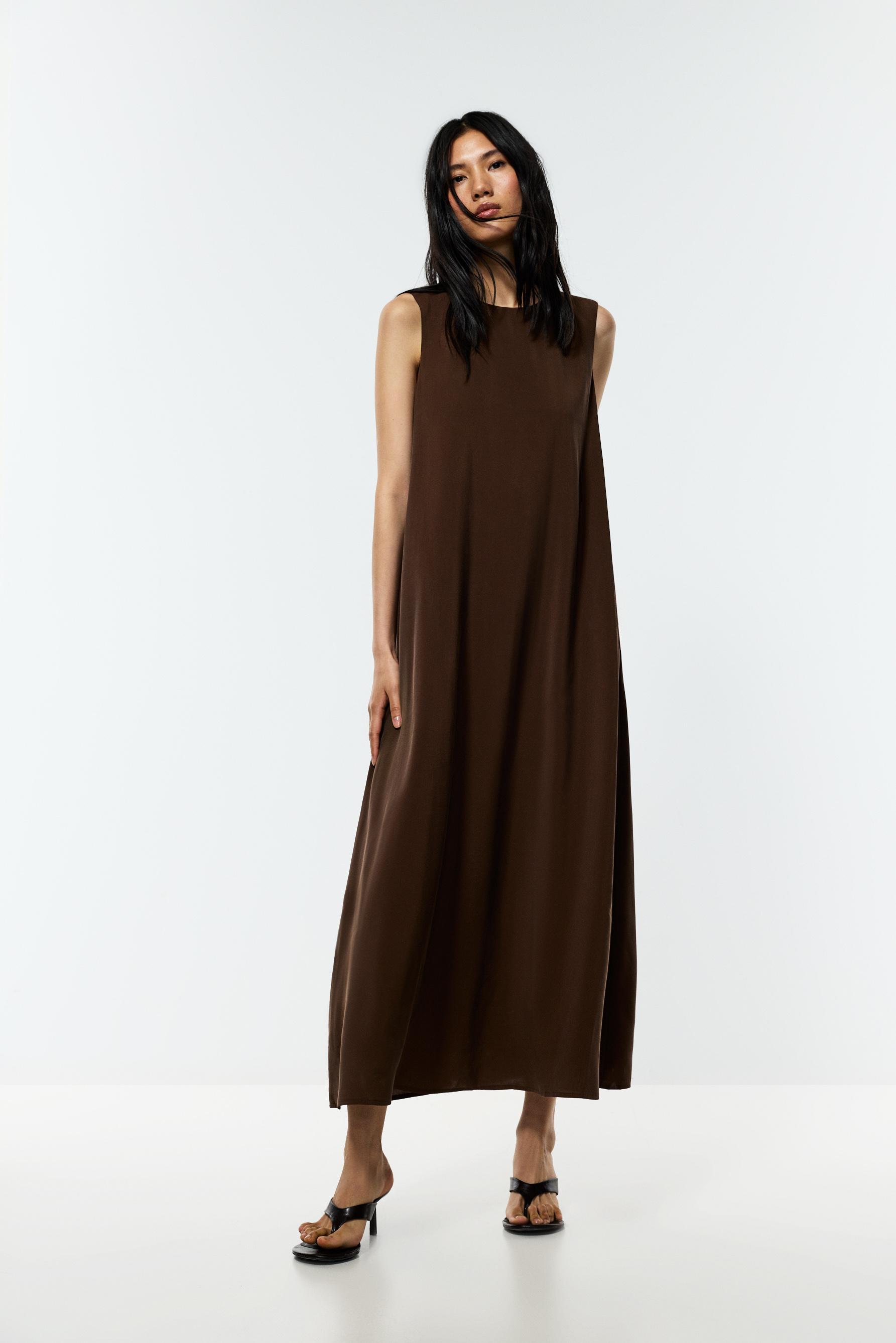 Vestido midi fluido tacto suave.