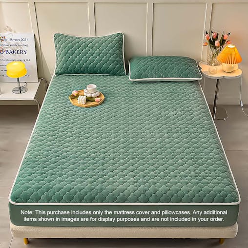 SOGA Green 153cm Wide Mattress Cover Thick Quilted Fleece Stretchable Clover Design Bed Spread Sheet Protector with Pillow Covers