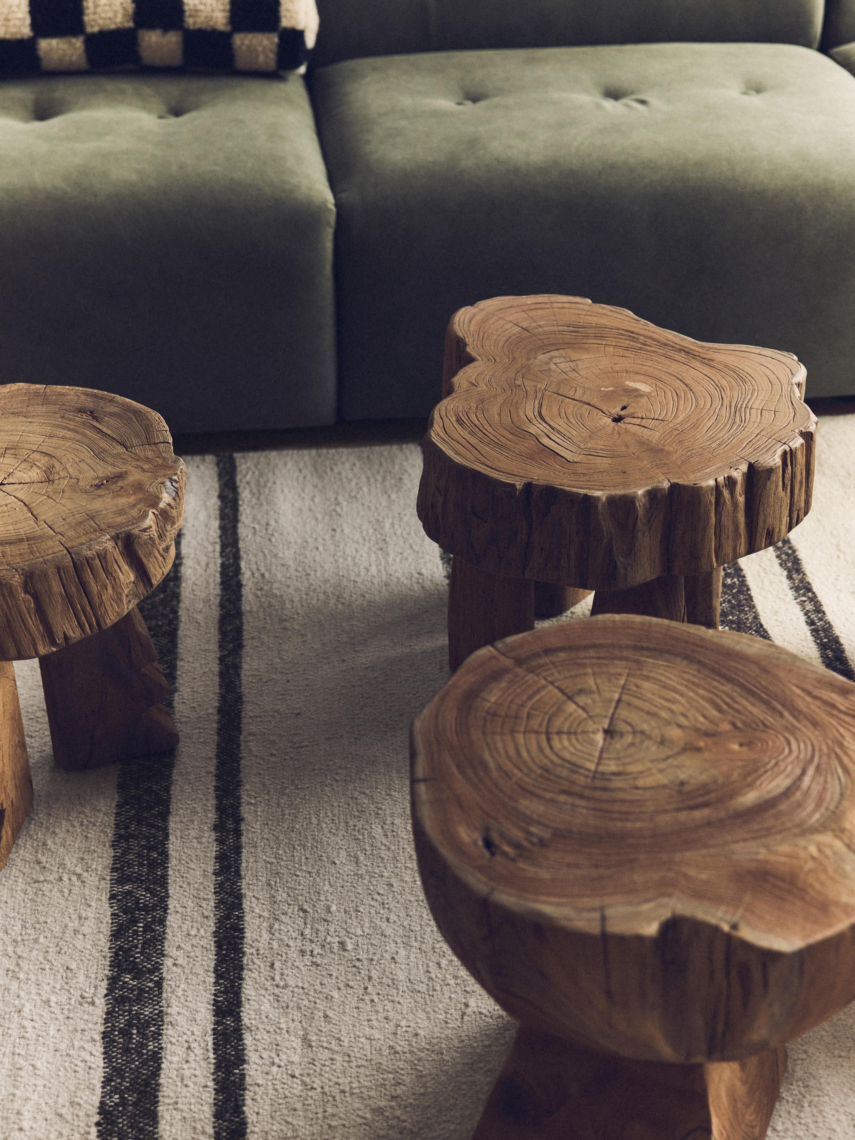 Handgefertigter Hocker Log aus Teakholz