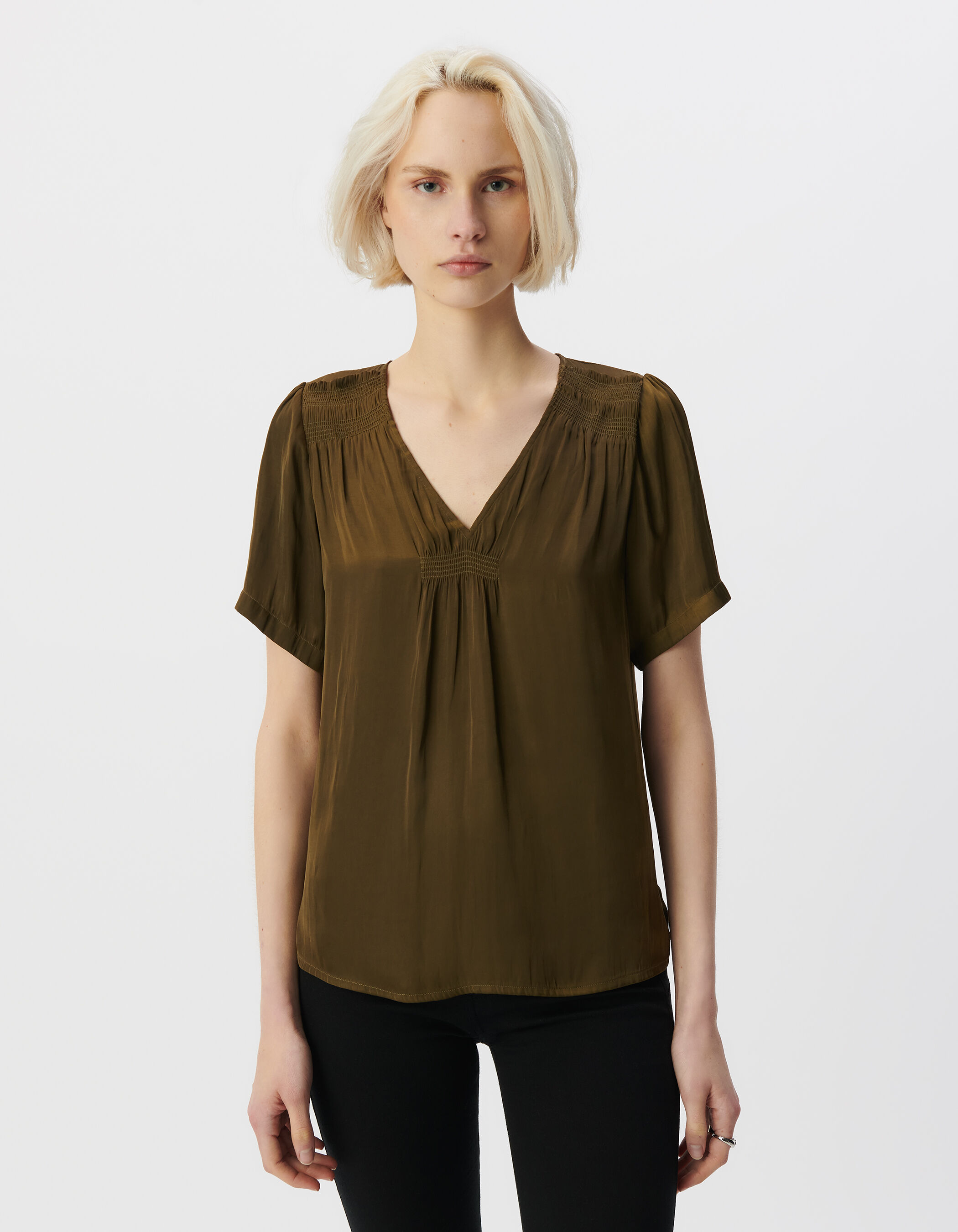 Top manches courtes kaki satiné détails smocks Femme