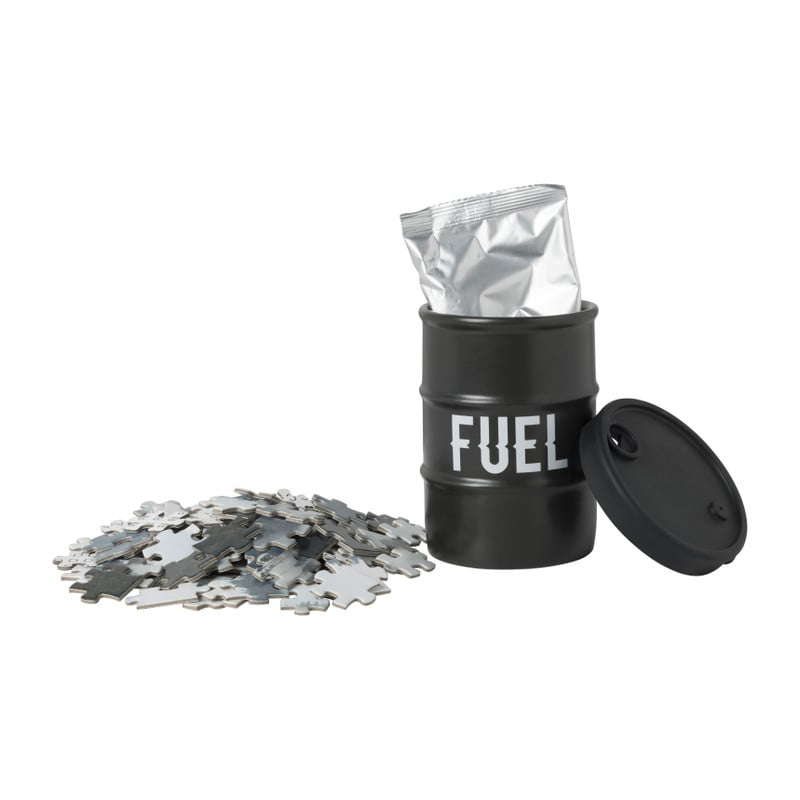 Mok fuel met koffie en puzzel