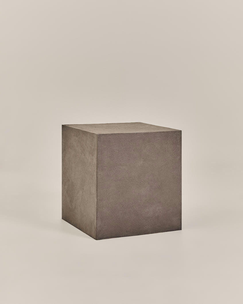 CHANTADA BY MARLOT BAUS - Table d’appoint du microciment en couleur plomb 40 cm