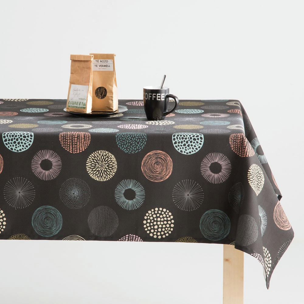 NILO CHOCOLATE - Nappe imprimée noir avec traitement anti-taches en coton 140x140 cm