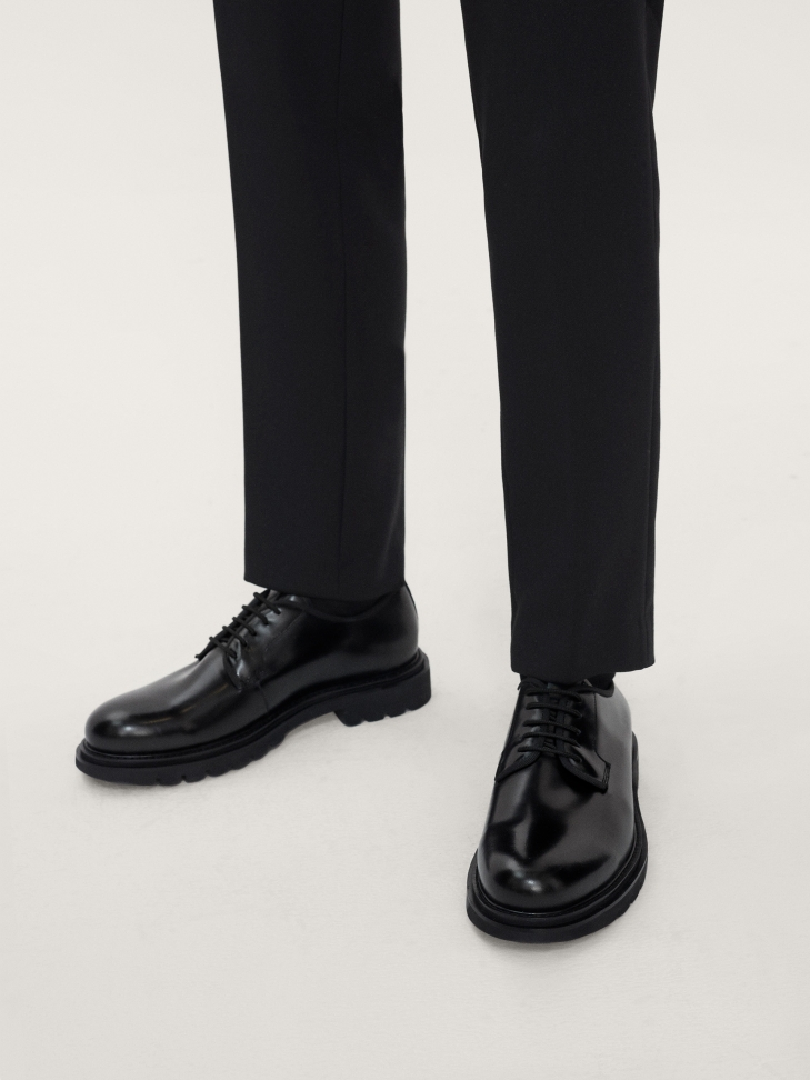 Men’s minimalistic Derby shoes with a thick grooved sole