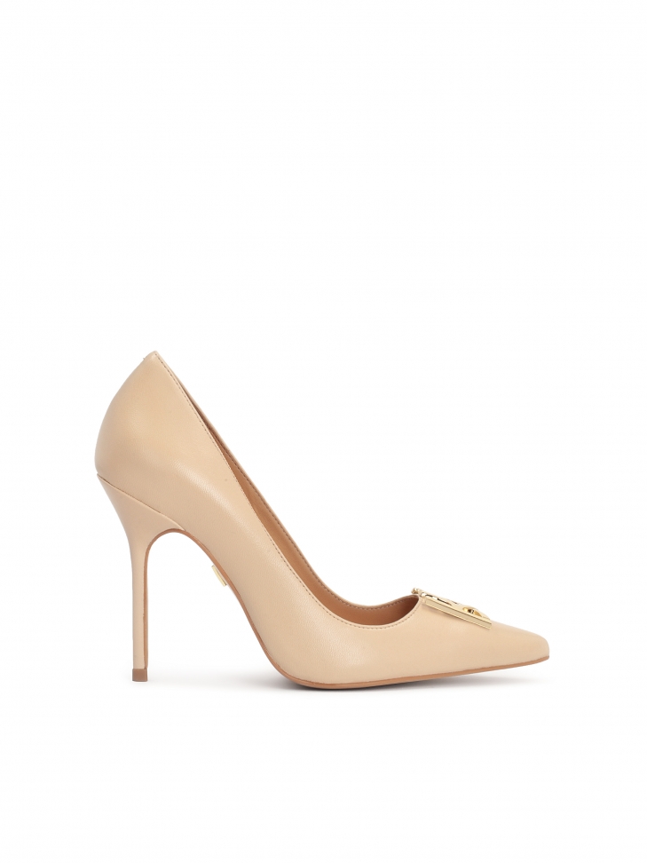 Leather pumps with metal embellishment