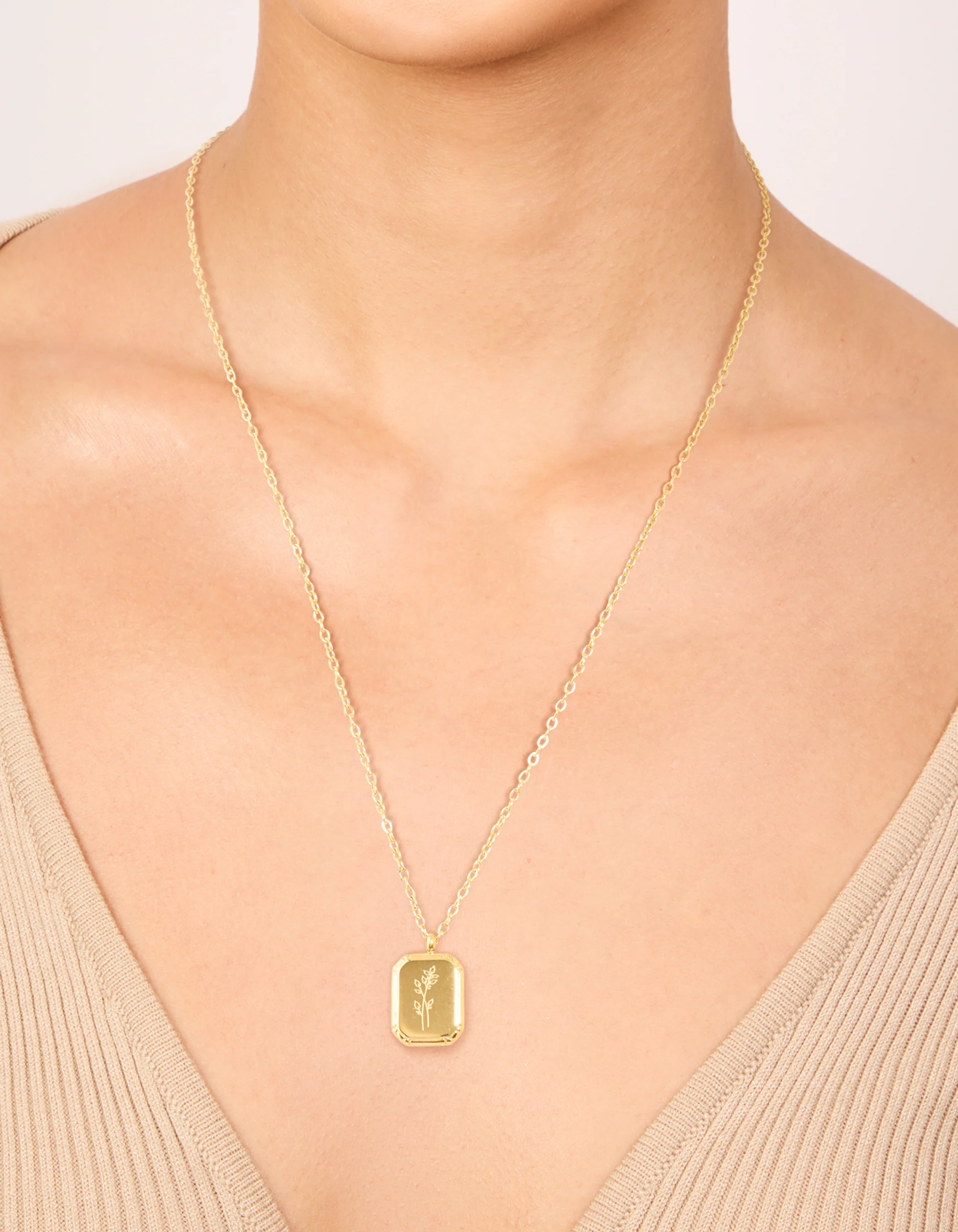 Waterproof Gold Plated Stainless Steel December Birth Flower Pointsettia Necklace