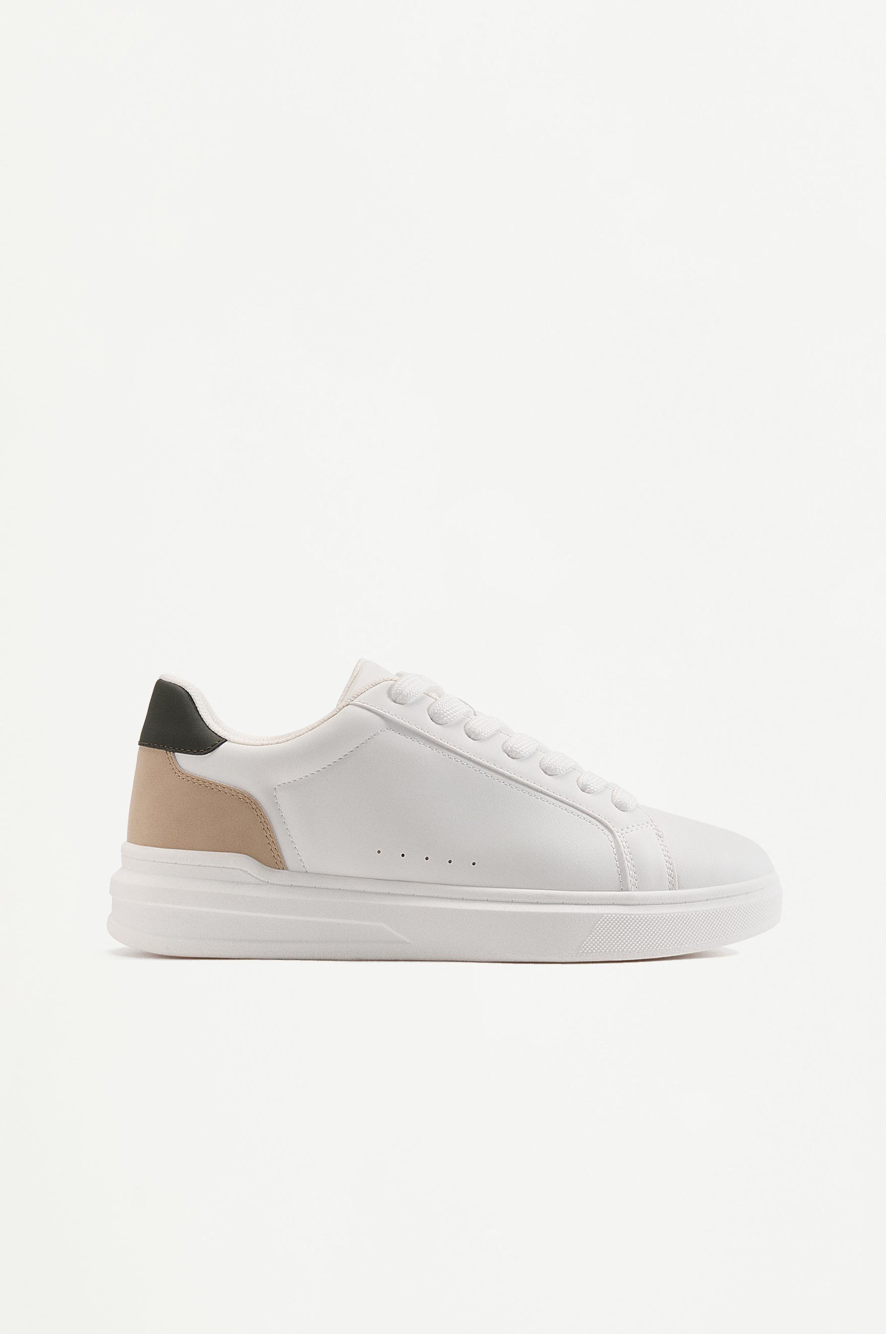 Zapatilla contraste talonera