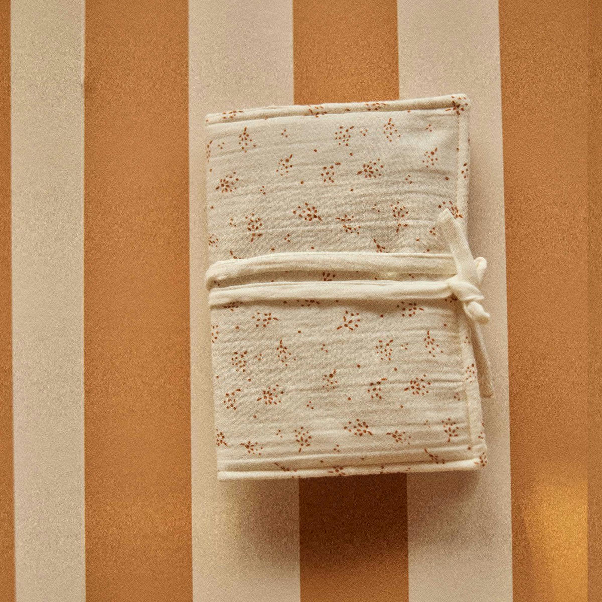 GREEN & KIDS - Protège carnet en gaze de coton biologique à motifs crème