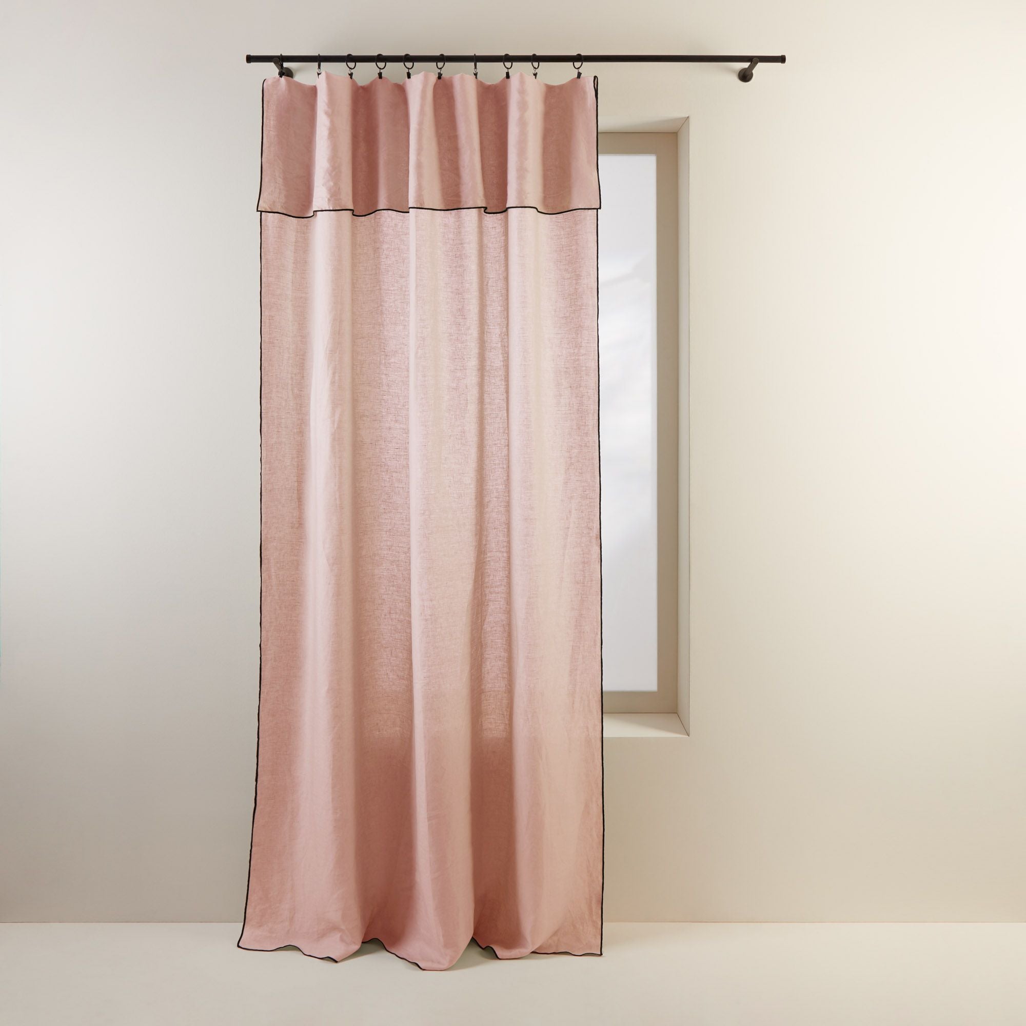 Madura Gordijn Carlina poederroze en zwarte hommel 350x280 cm