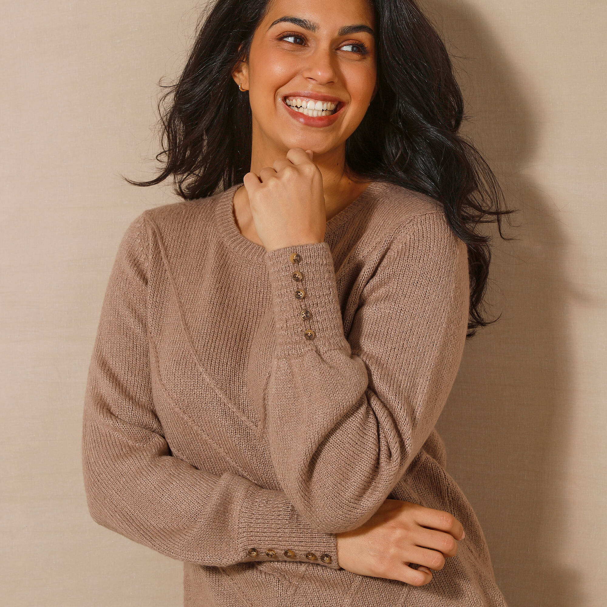 Pull maille fantaisie et détail boutons poignets, toucher doux