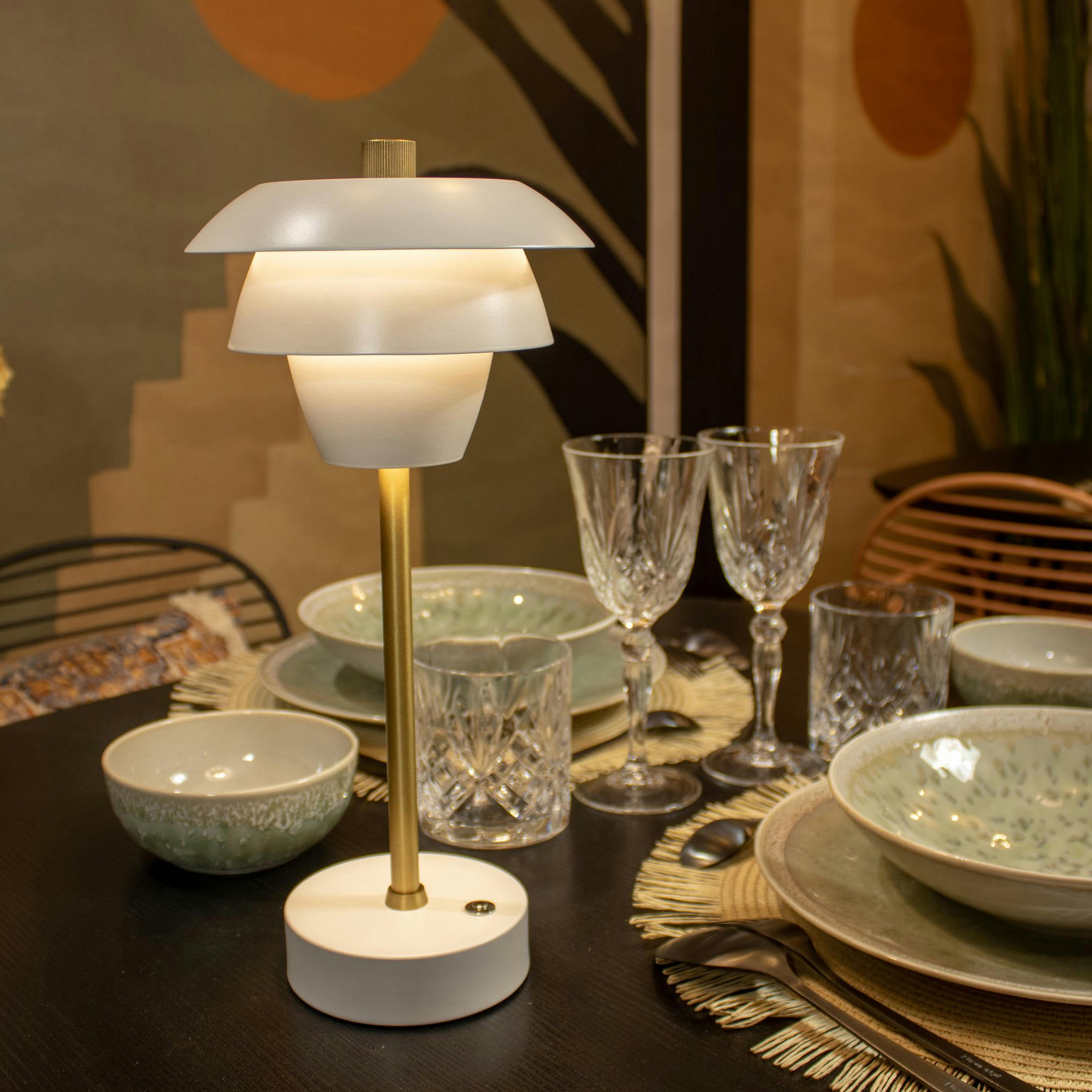 MOXY - Lampe à poser rechargeable en métal blanc et doré