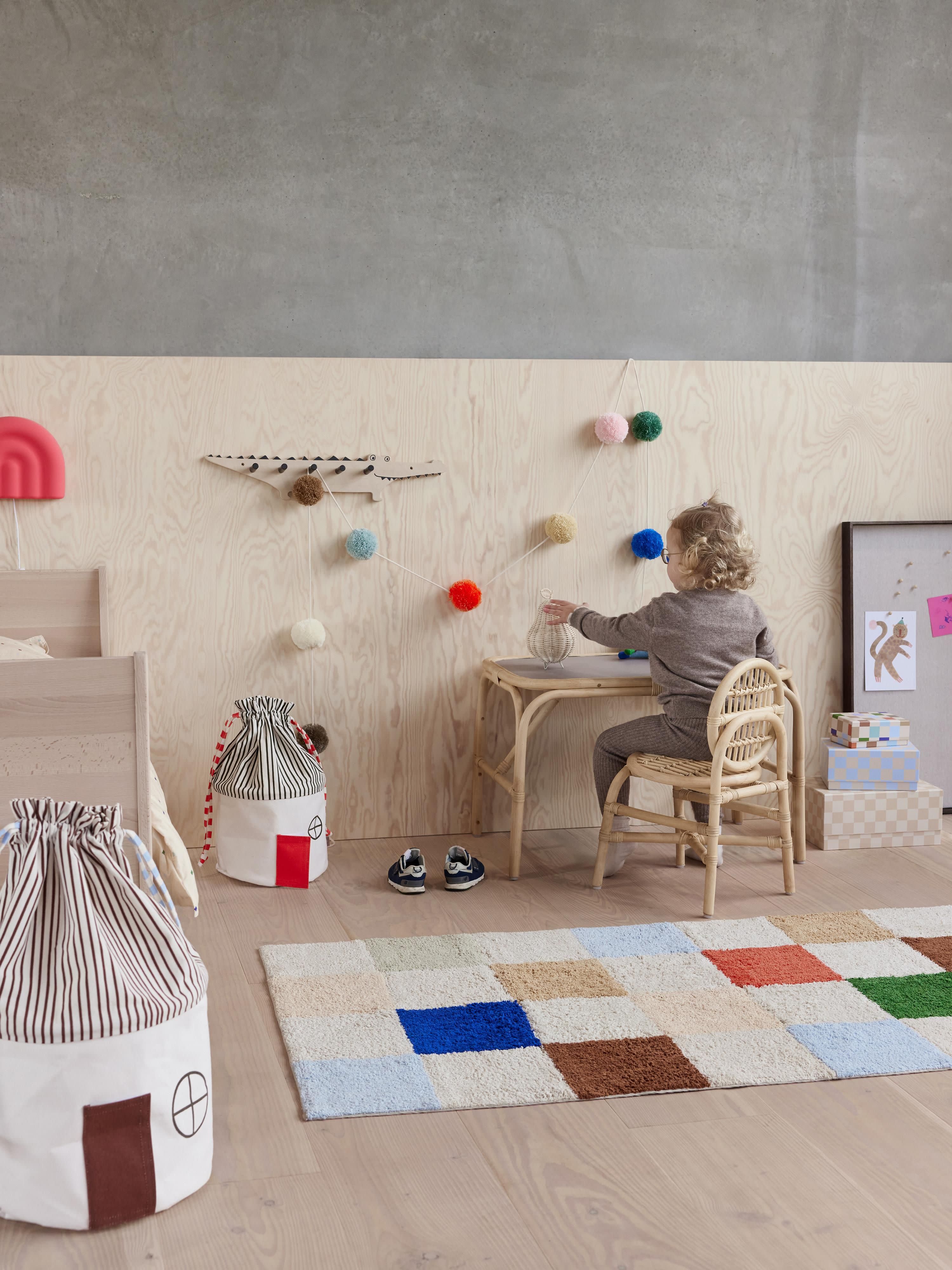 Waschbarer Kinder-Teppich Chess, handgewebt