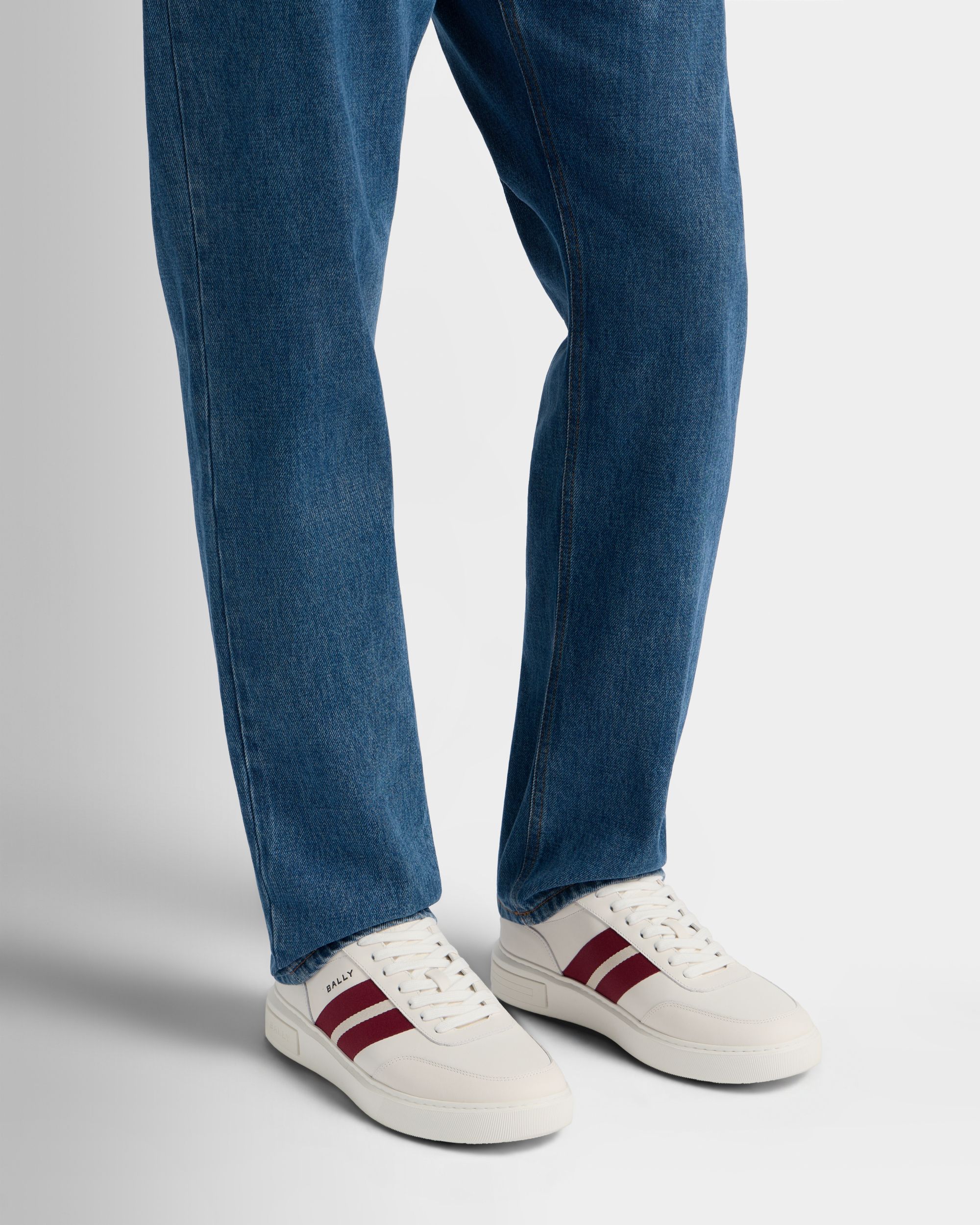 Bally Lift Sneaker aus weißem und rotem Leder