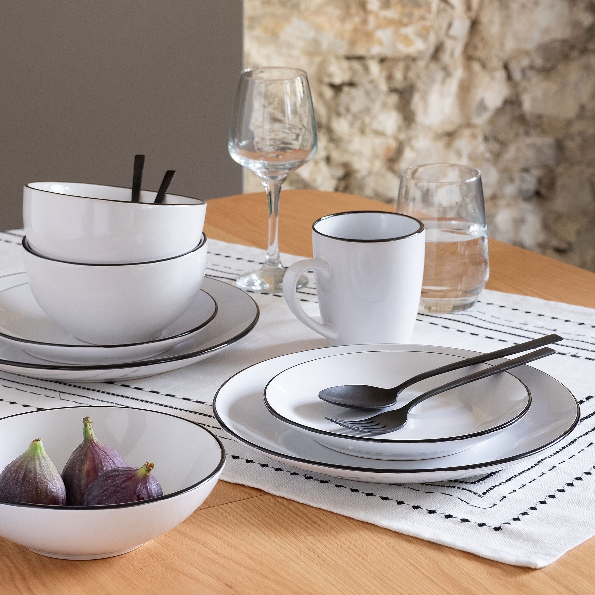 ANNE - Assiette à dessert en grès avec liserai noir D19,2cm - blanc