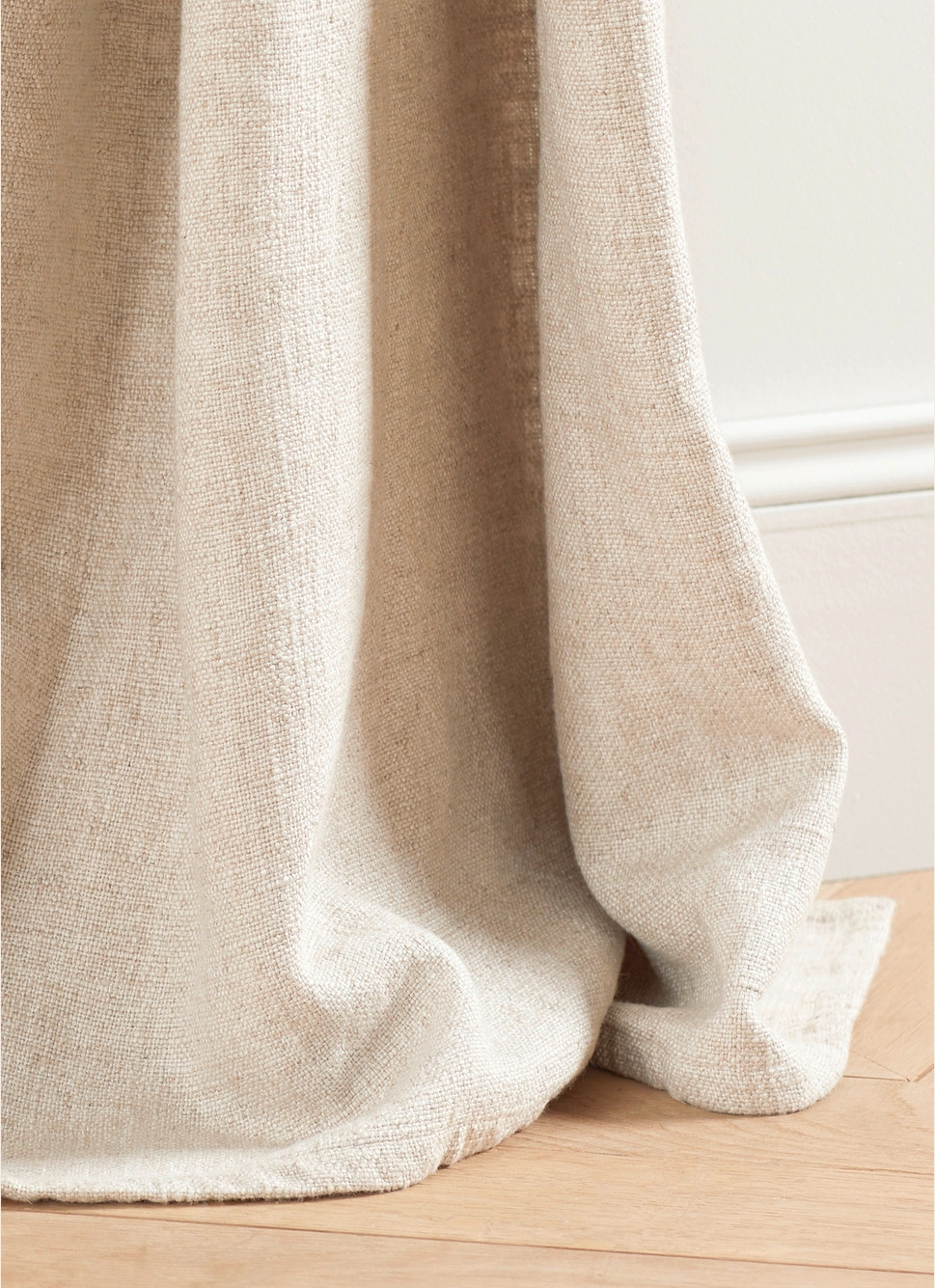 RIDEAU EN VISCOSE ET LIN TISSAGE FLAMMÉ ECRU