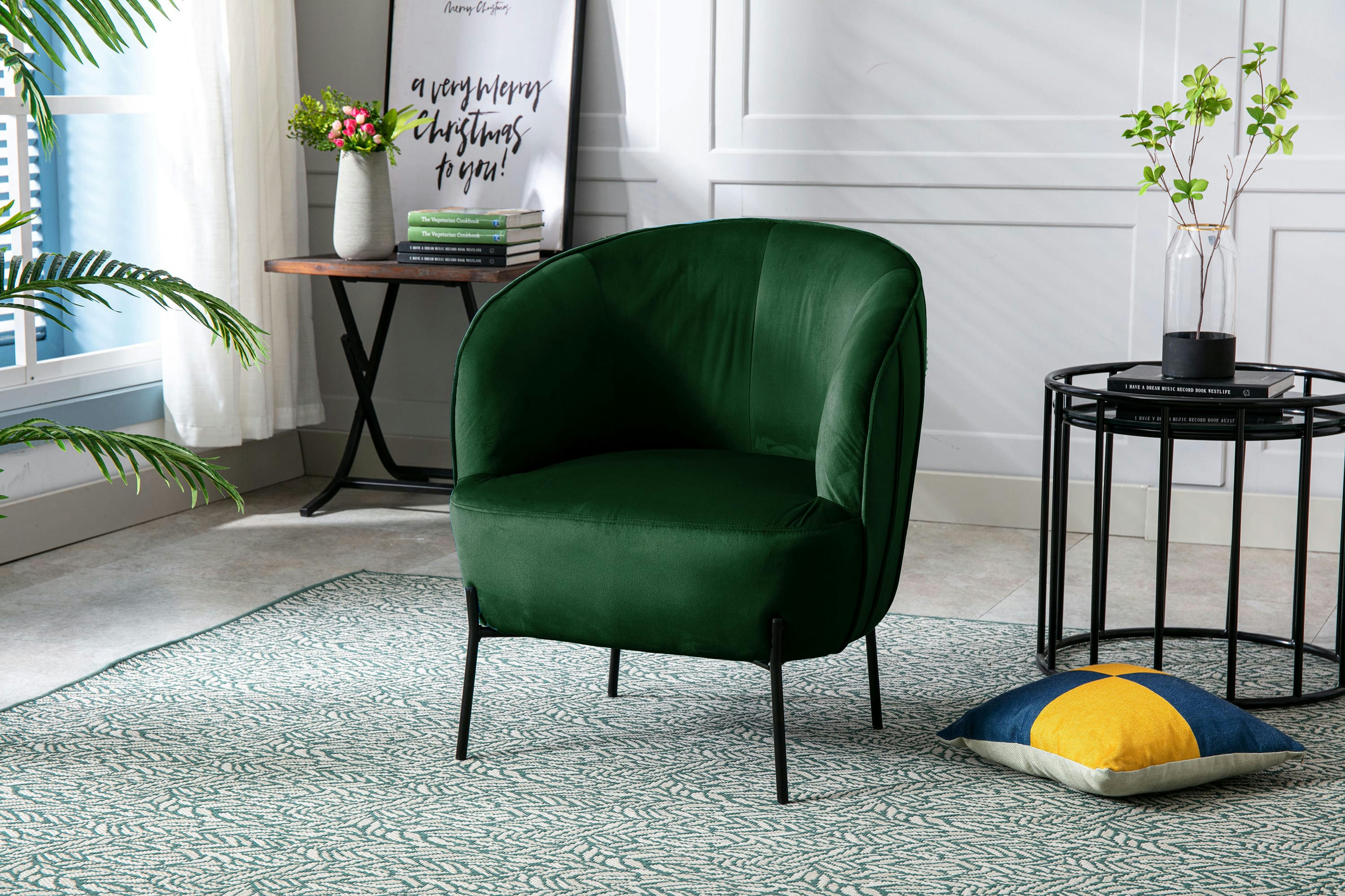CUT - Fauteuil lounge en velours Vert Sapin et pieds métal noir
