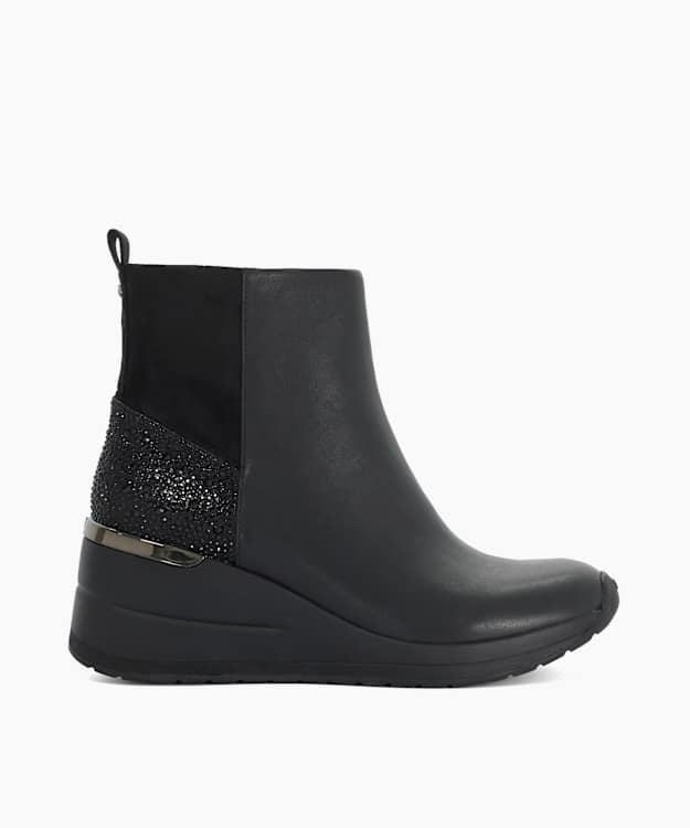 Epitome Black - Leather Wedge-Heel Trainers