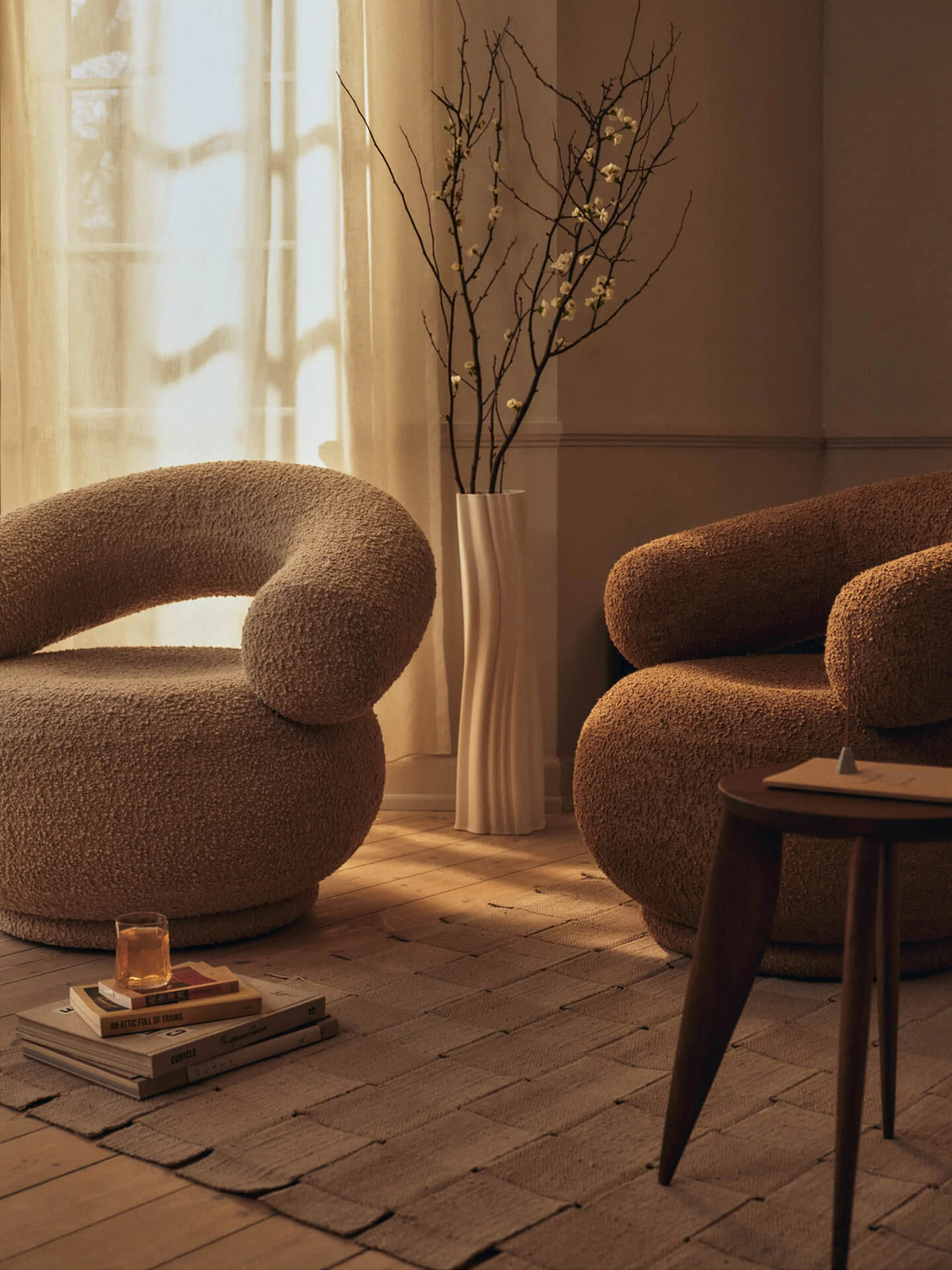 Bouclé-Loungesessel Orbo