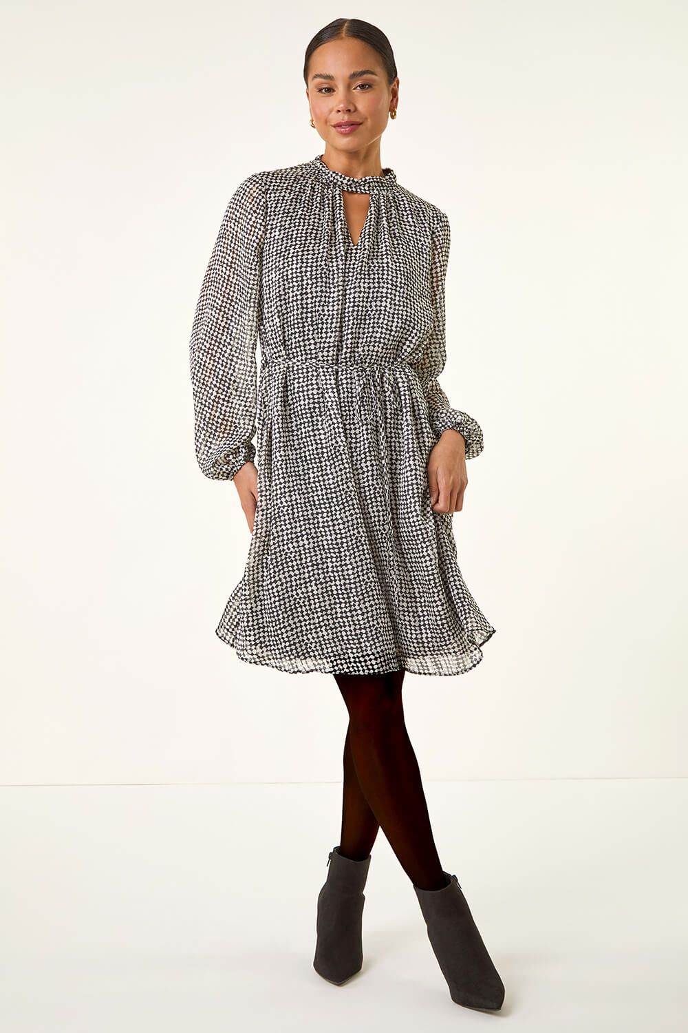 Roman Petite Geometric Keyhole Front Dress