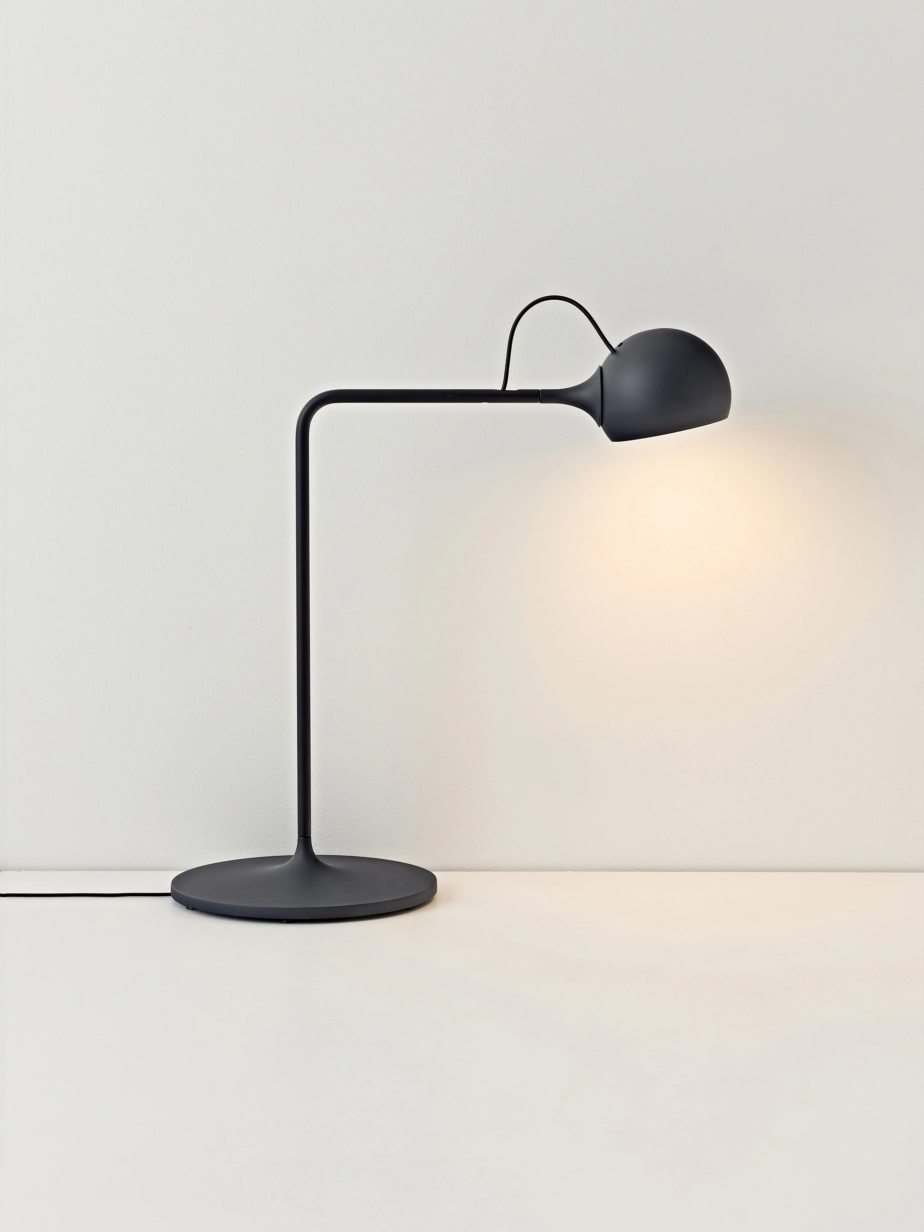 Verstellbare LED-Schreibtischlampe Ixa, dimmbar