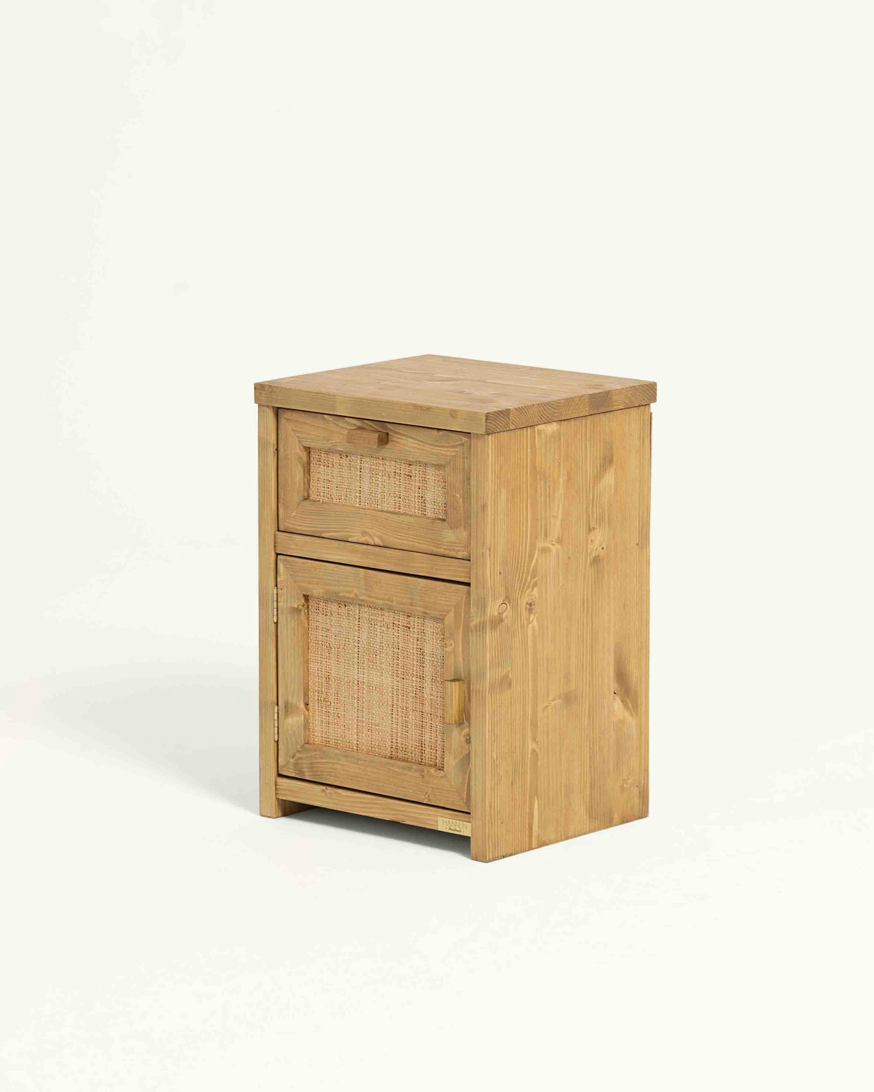 MARINE - Table de chevet avec etagère en bois d'épicéa couleur naturelle